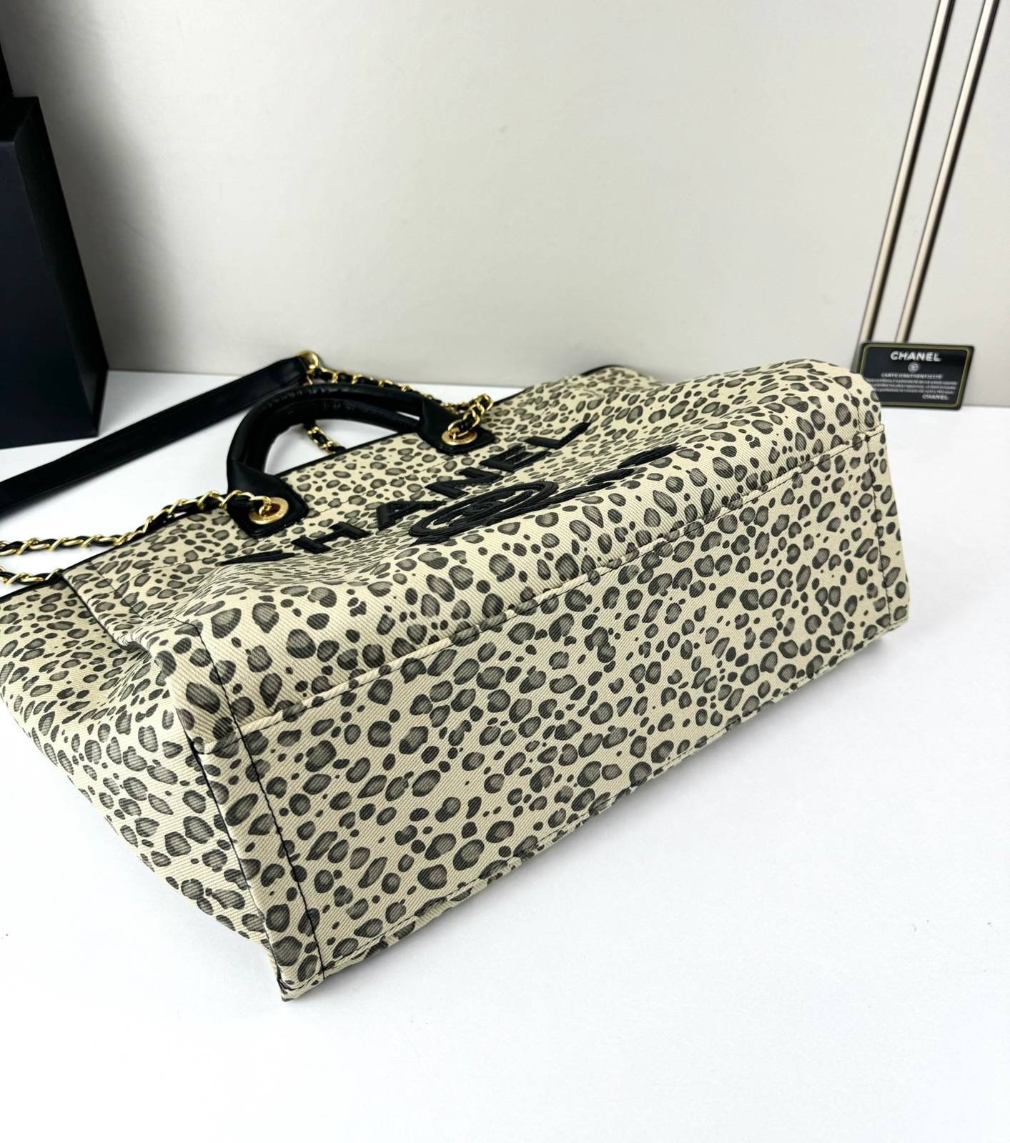 シャネル CHANEL マトラッセ レオパード柄 フラップバッグ チェーンショルダー ブラック金具 レディース - 画像 5