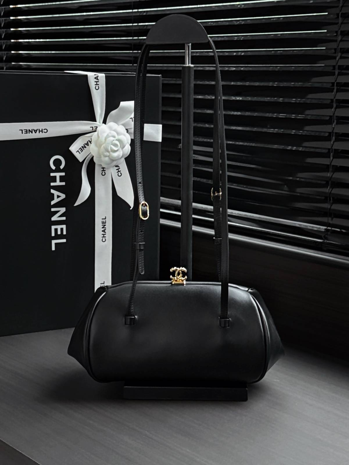 シャネル CHANEL マトラッセ ラムスキン チェーンショルダーバッグ ゴールド金具 ブラック レディース