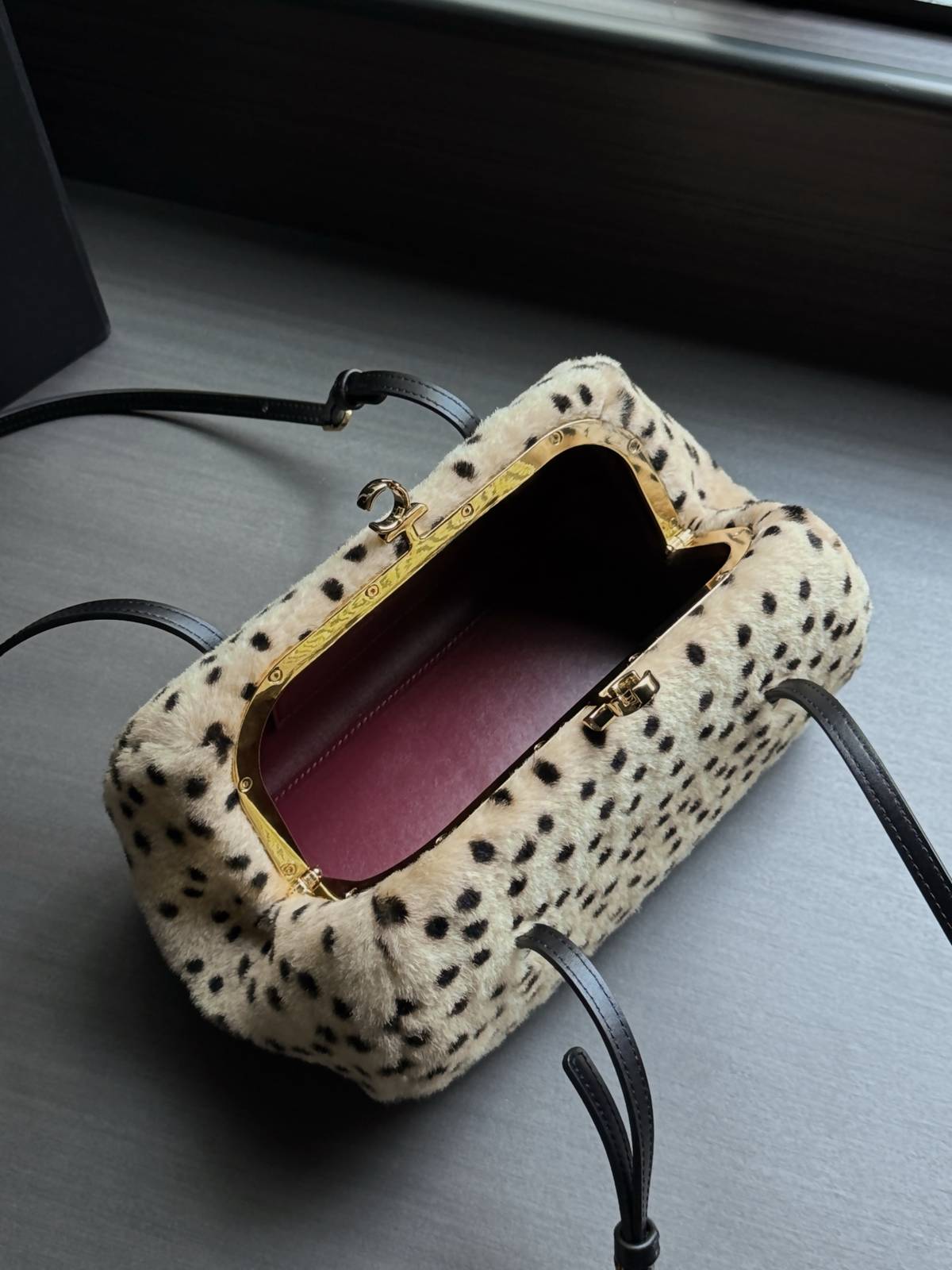 シャネル 5360 ポイントファーウォレット ホワイトベース ブラックドット マトラッセ ゴールド金具 レディース - 画像 7