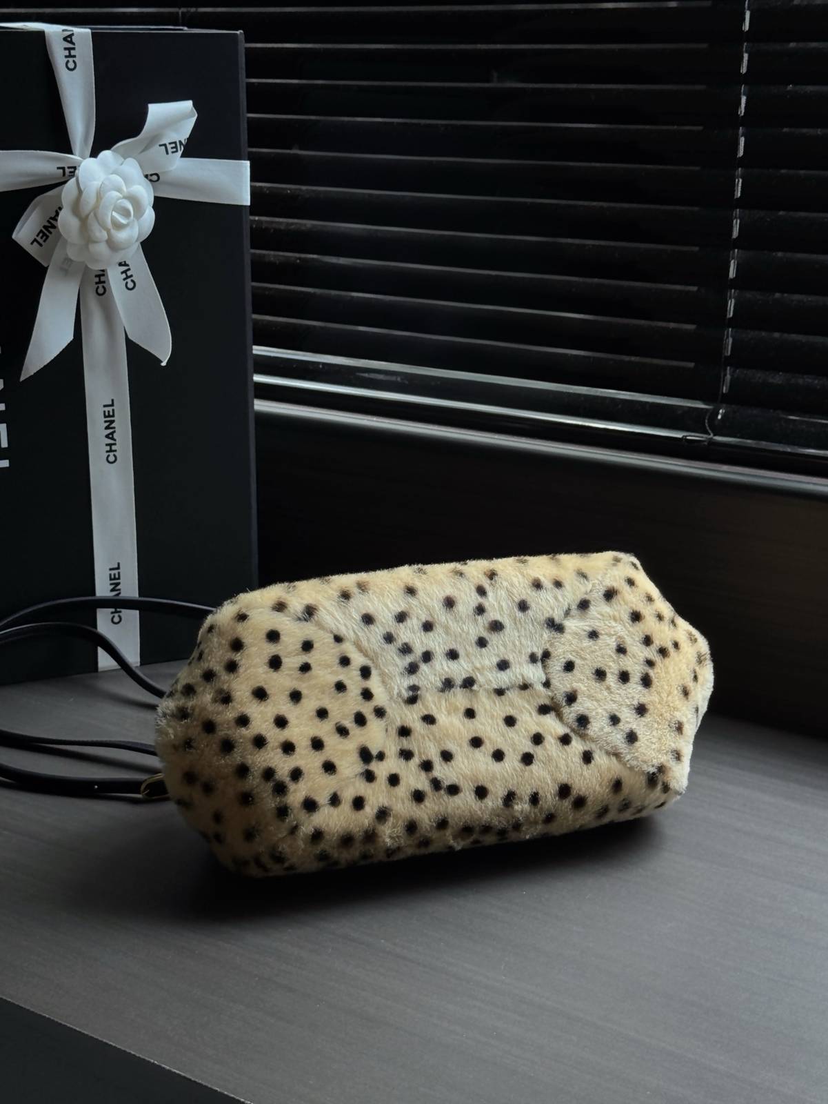 シャネル 5360 ポイントファーウォレット ホワイトベース ブラックドット マトラッセ ゴールド金具 レディース - 画像 9