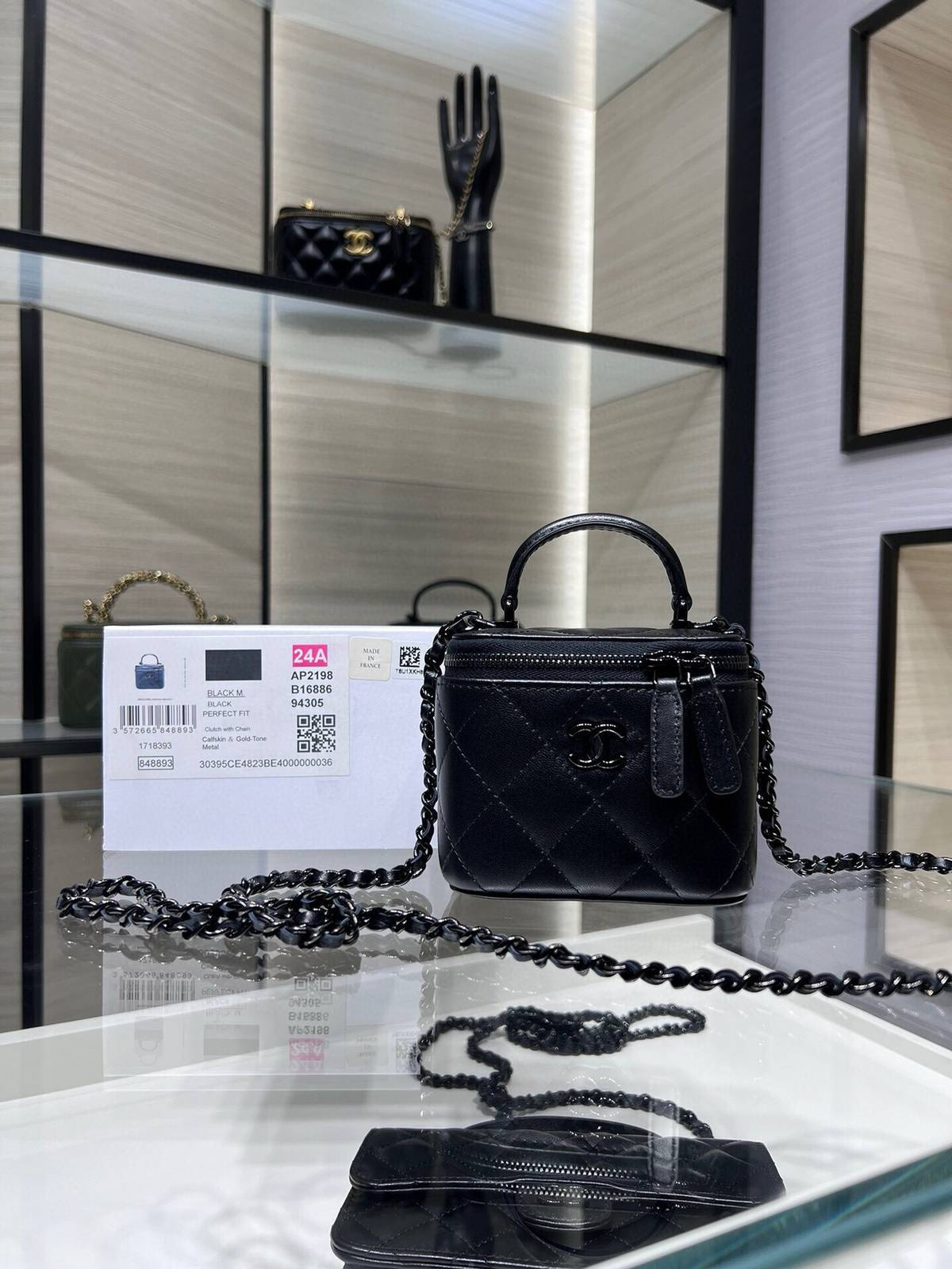 シャネル CHANEL マトラッセ バニティバッグ キャビアスキン ゴールド金具 レザー編み込みチェーン ブラック レデ