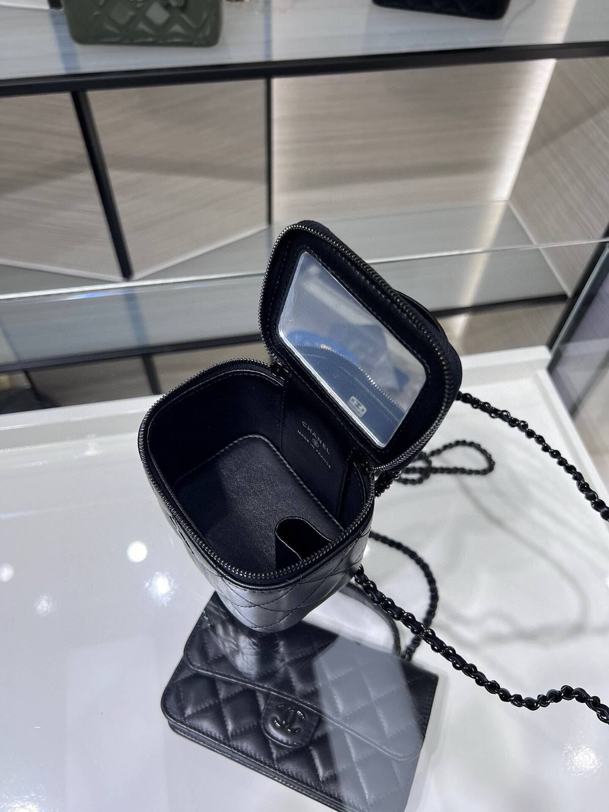 シャネル CHANEL マトラッセ バニティバッグ キャビアスキン ゴールド金具 レザー編み込みチェーン ブラック レデ - 画像 3