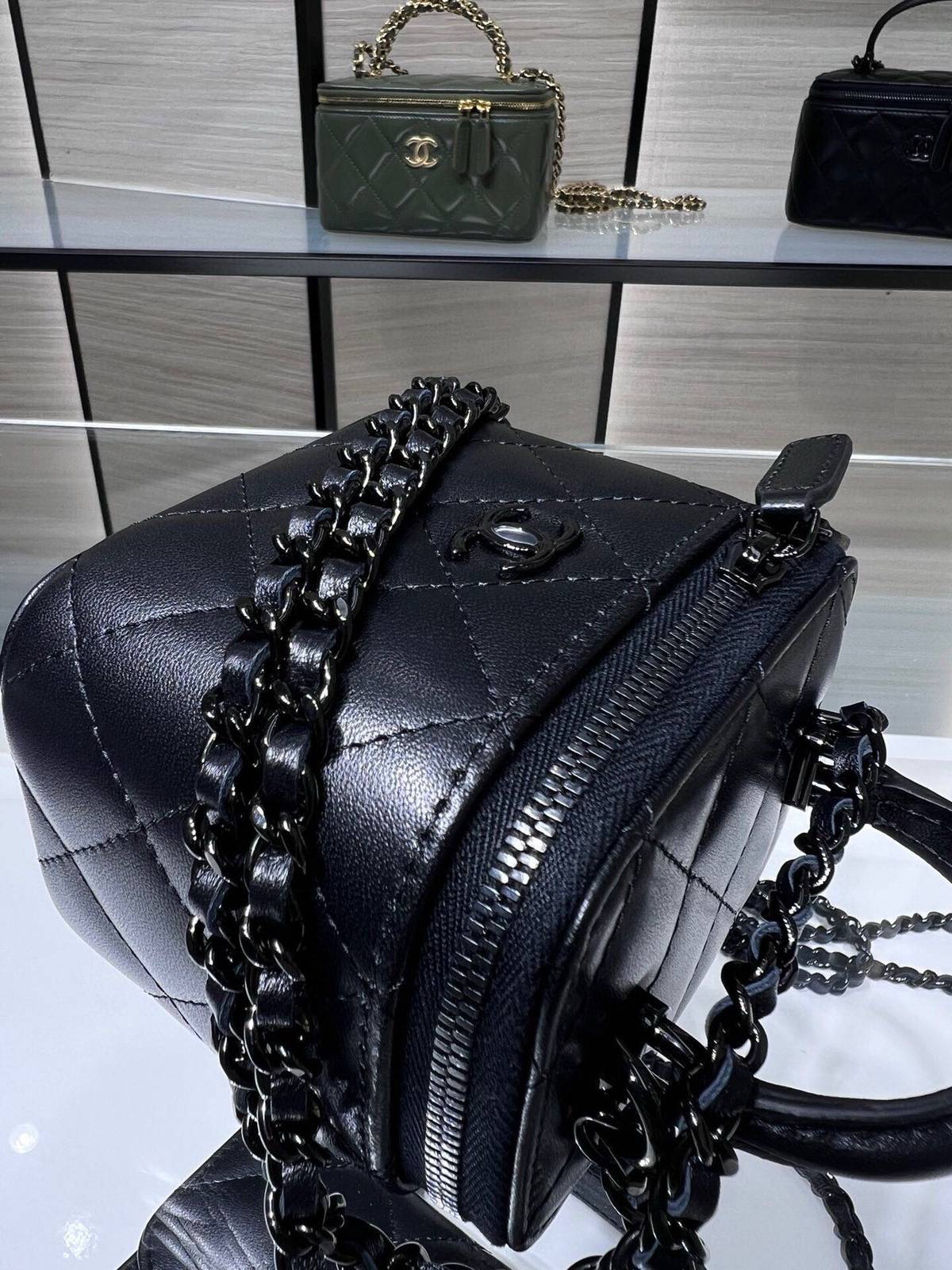 シャネル CHANEL マトラッセ バニティバッグ キャビアスキン ゴールド金具 レザー編み込みチェーン ブラック レデ - 画像 4
