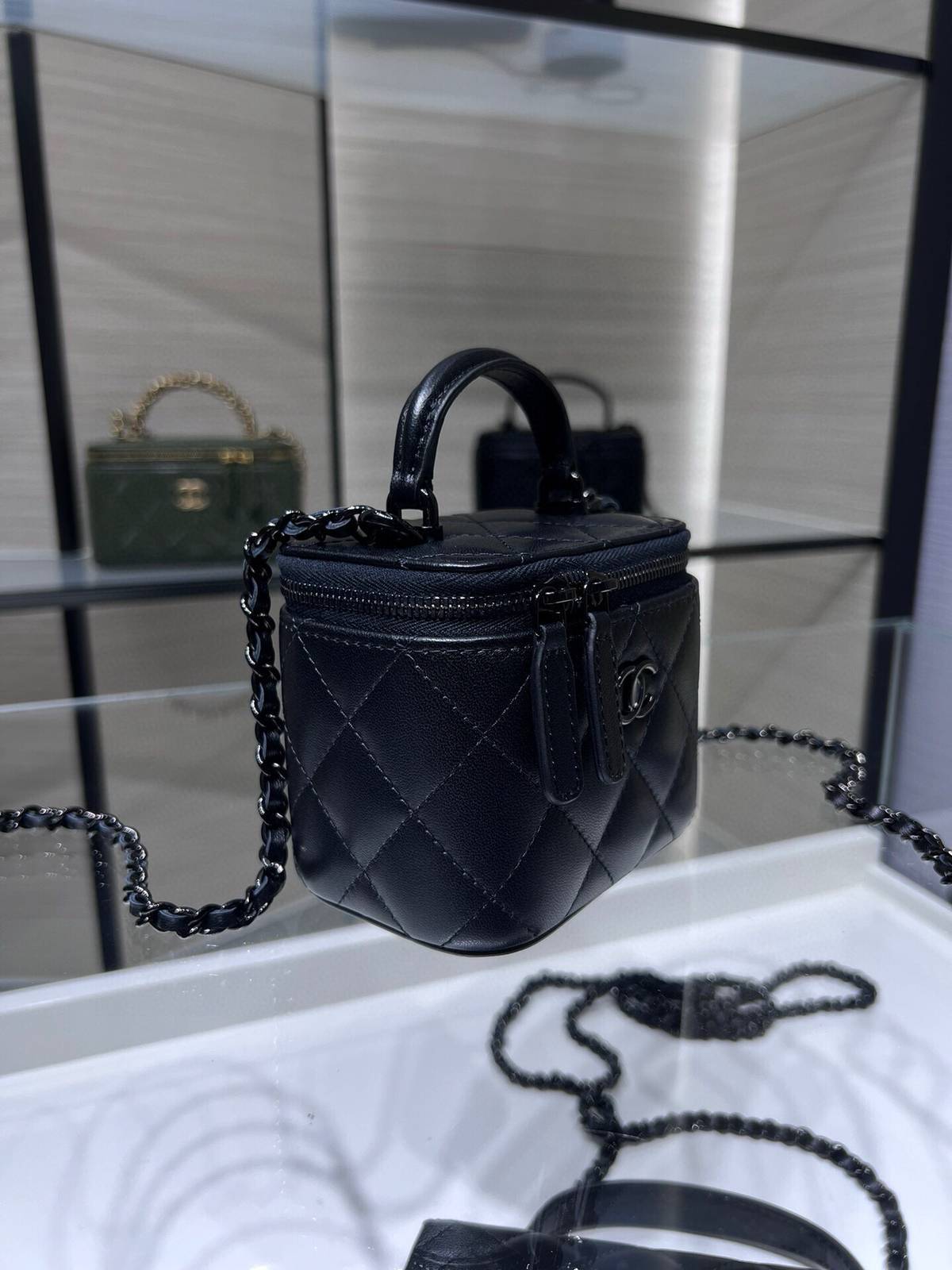 シャネル CHANEL マトラッセ バニティバッグ キャビアスキン ゴールド金具 レザー編み込みチェーン ブラック レデ - 画像 5