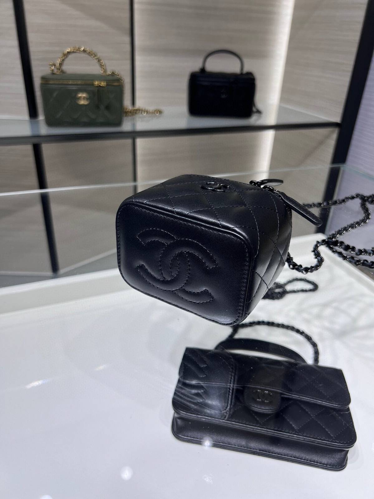 シャネル CHANEL マトラッセ バニティバッグ キャビアスキン ゴールド金具 レザー編み込みチェーン ブラック レデ - 画像 7