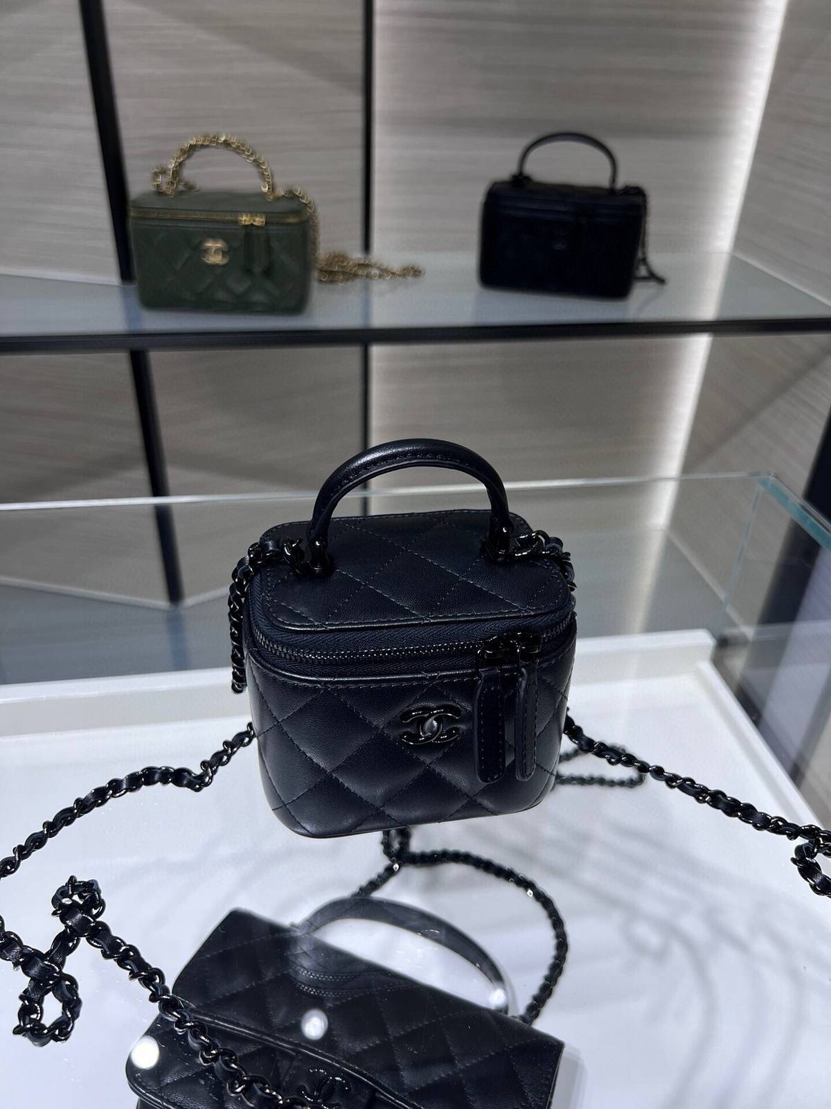 シャネル CHANEL マトラッセ バニティバッグ キャビアスキン ゴールド金具 レザー編み込みチェーン ブラック レデ - 画像 8