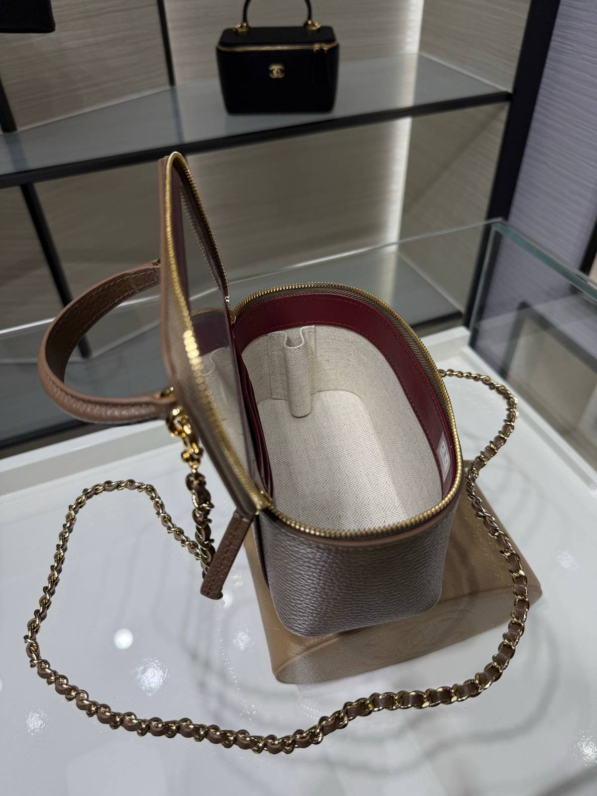 シャネル CHANEL マトラッセ バニティバッグ キャビアスキン ゴールド金具 ミラー付き レディース - 画像 3