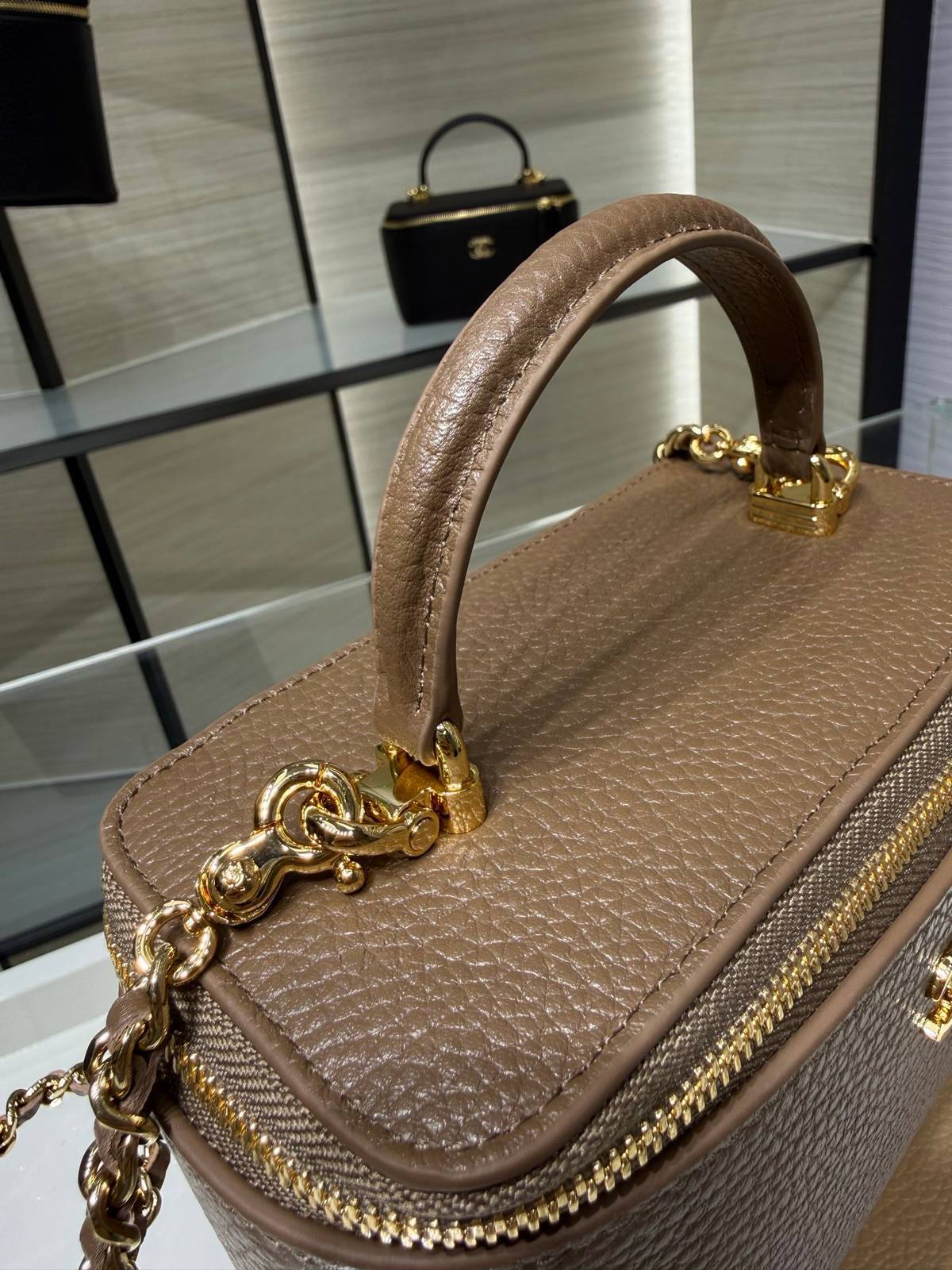 シャネル CHANEL マトラッセ バニティバッグ キャビアスキン ゴールド金具 ミラー付き レディース - 画像 4