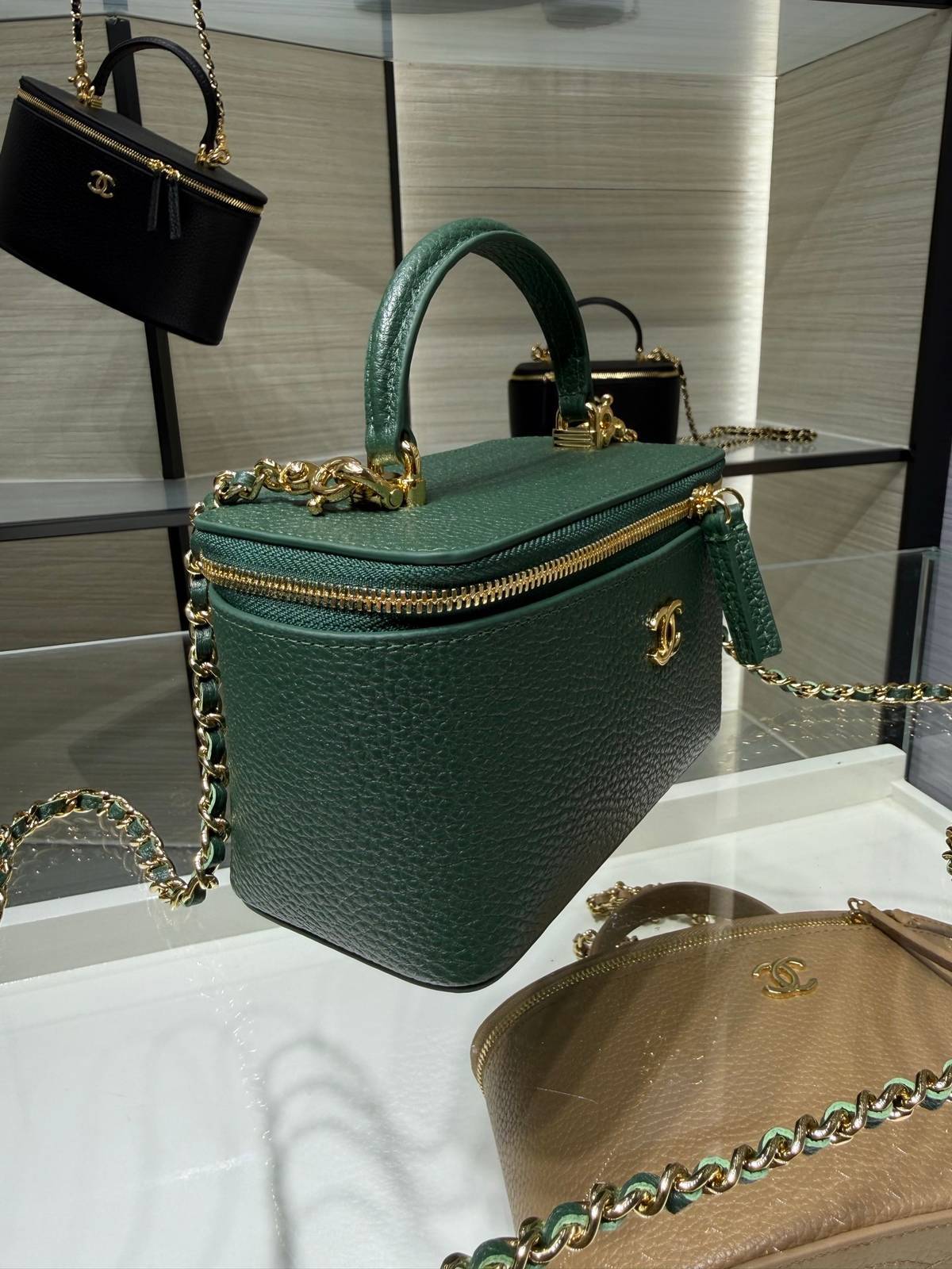 シャネル CHANEL マトラッセ バニティバッグ キャビアスキン ゴールド金具 ミラー付き レディース - 画像 17