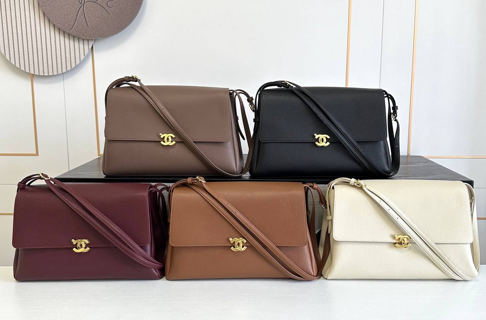 シャネル CHANEL マトラッセ チェーンショルダーバッグ キャビアスキン ゴールド金具 レディース ブラック ホワイ
