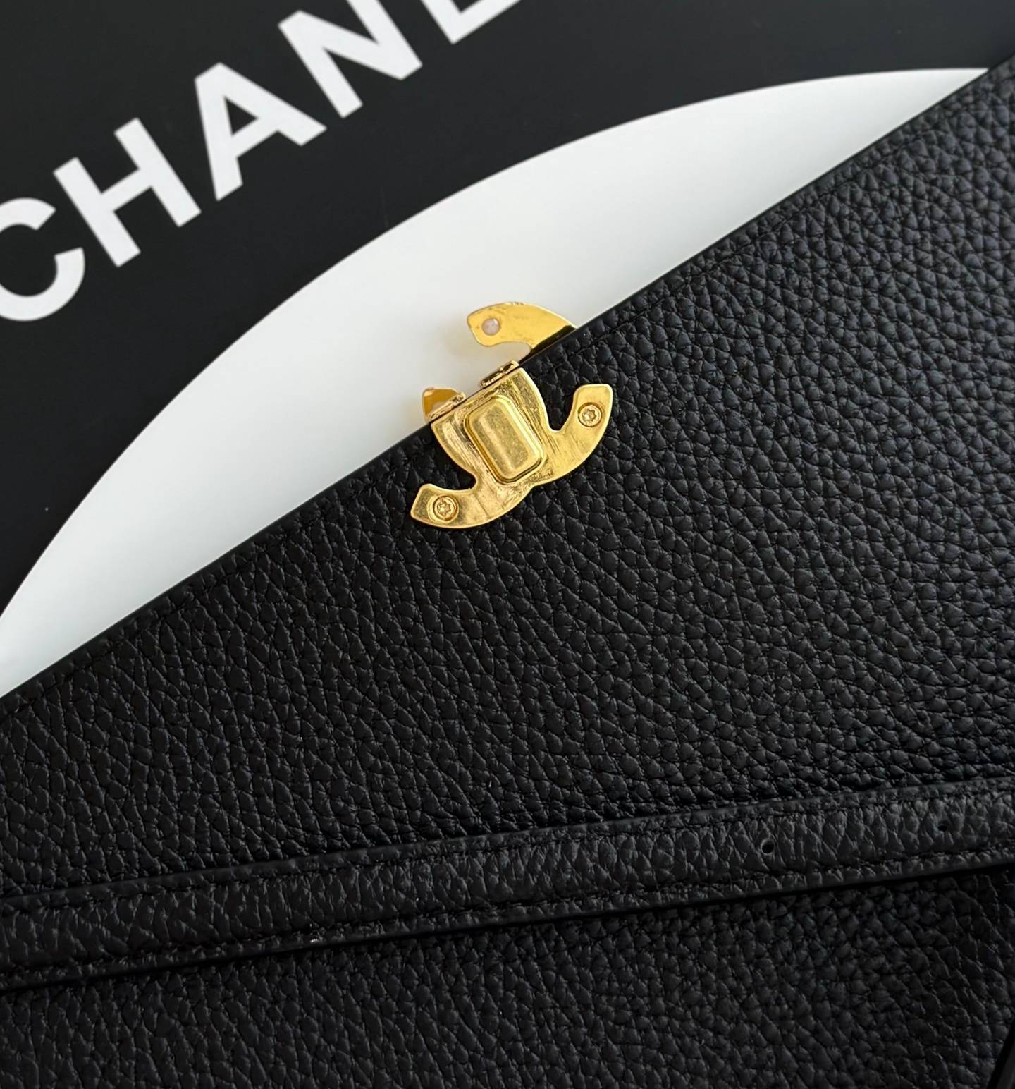 シャネル CHANEL マトラッセ チェーンショルダーバッグ キャビアスキン ゴールド金具 レディース ブラック ホワイ - 画像 4