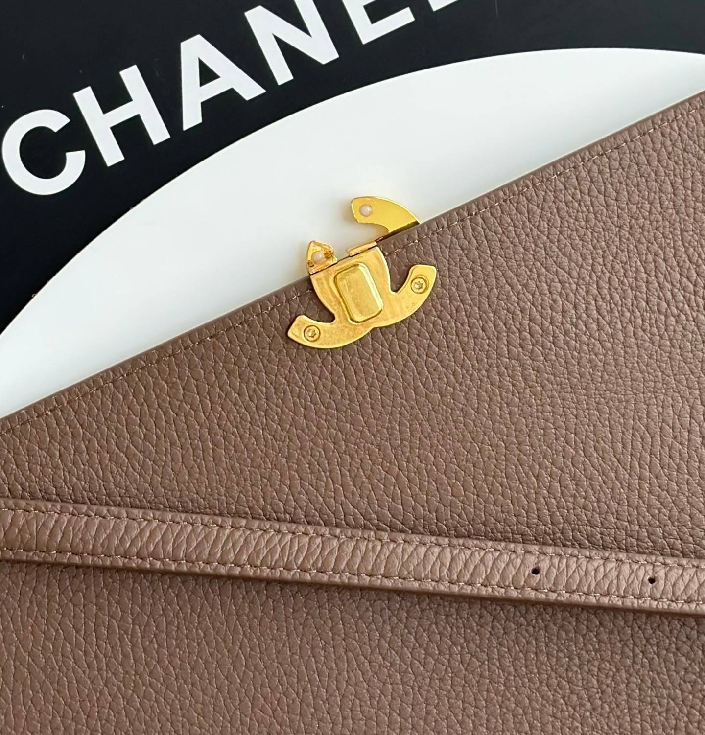 シャネル CHANEL マトラッセ チェーンショルダーバッグ キャビアスキン ゴールド金具 レディース ブラック ホワイ - 画像 13