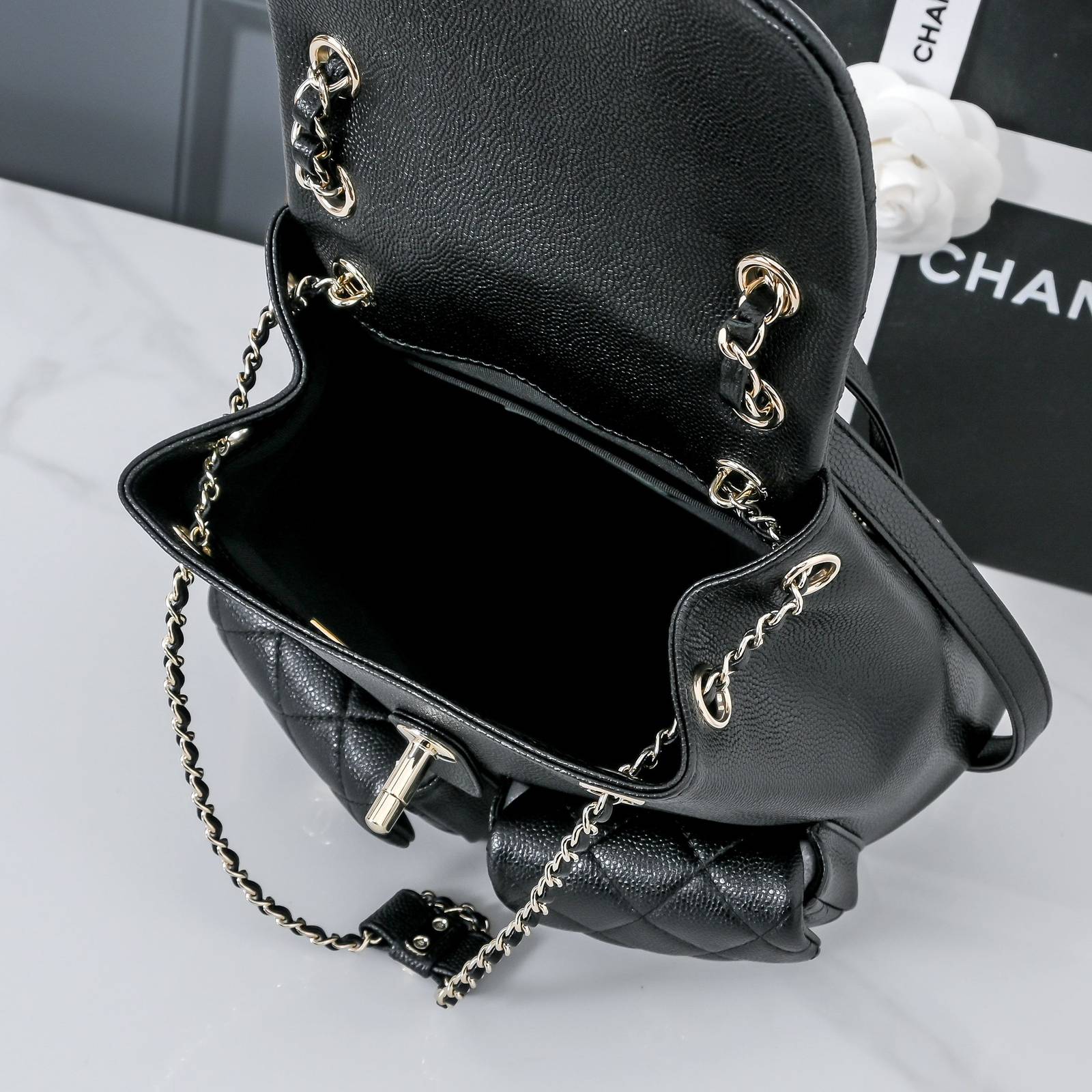 シャネル AS3860 マトラッセ フラップバッグ キャビアスキン ゴールド金具 レザー編み込みチェーン 2WAY レデ - 画像 4