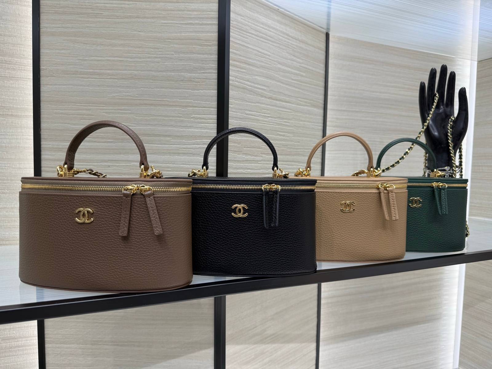 シャネル CHANEL バニティバッグ キャビアスキン ミラー付き フラップバッグ ゴールド金具 レディース
