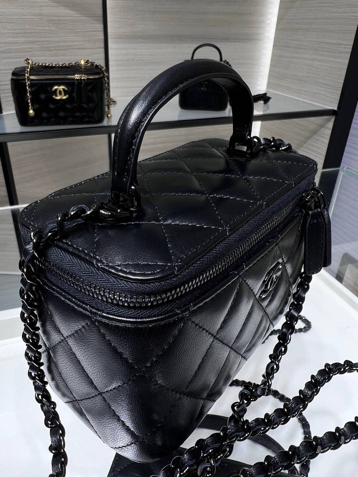 シャネル CHANEL マトラッセ ラムスキン バニティバッグ ブラック金具 ミラー付き レディース - 画像 5