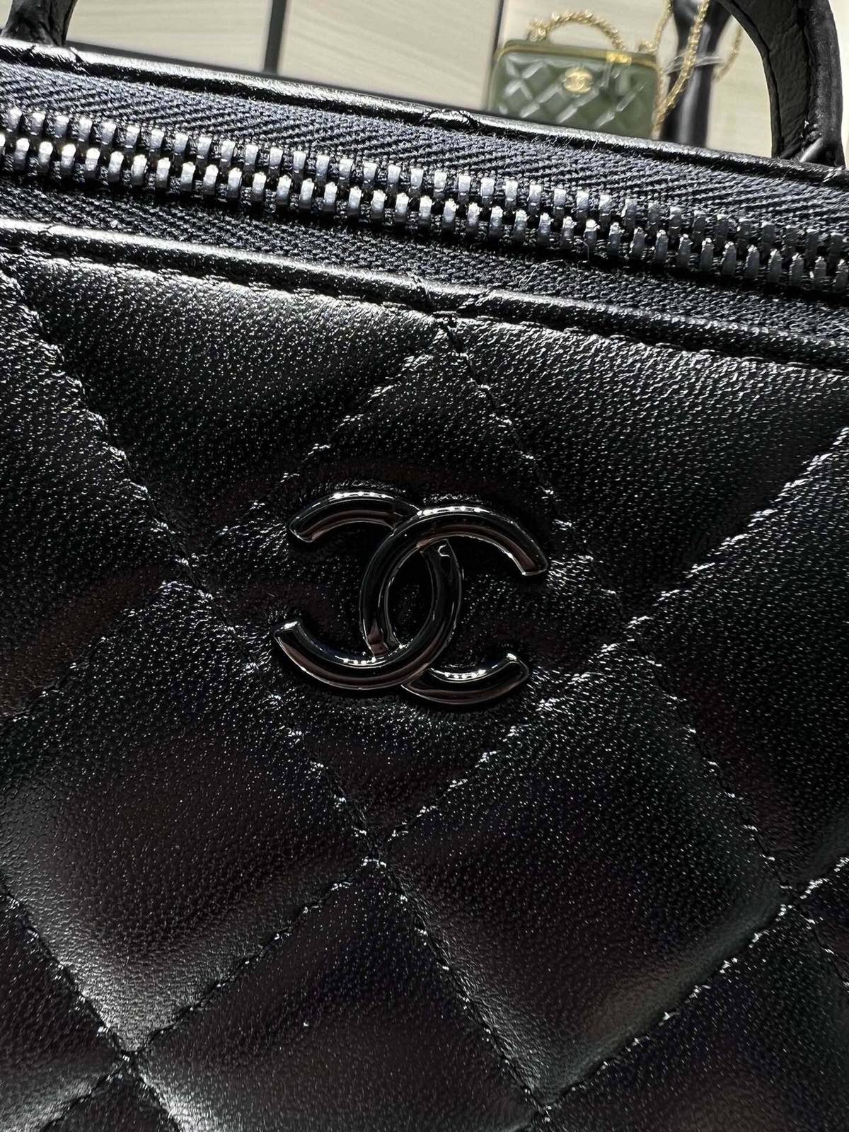 シャネル CHANEL マトラッセ ラムスキン バニティバッグ ブラック金具 ミラー付き レディース - 画像 6