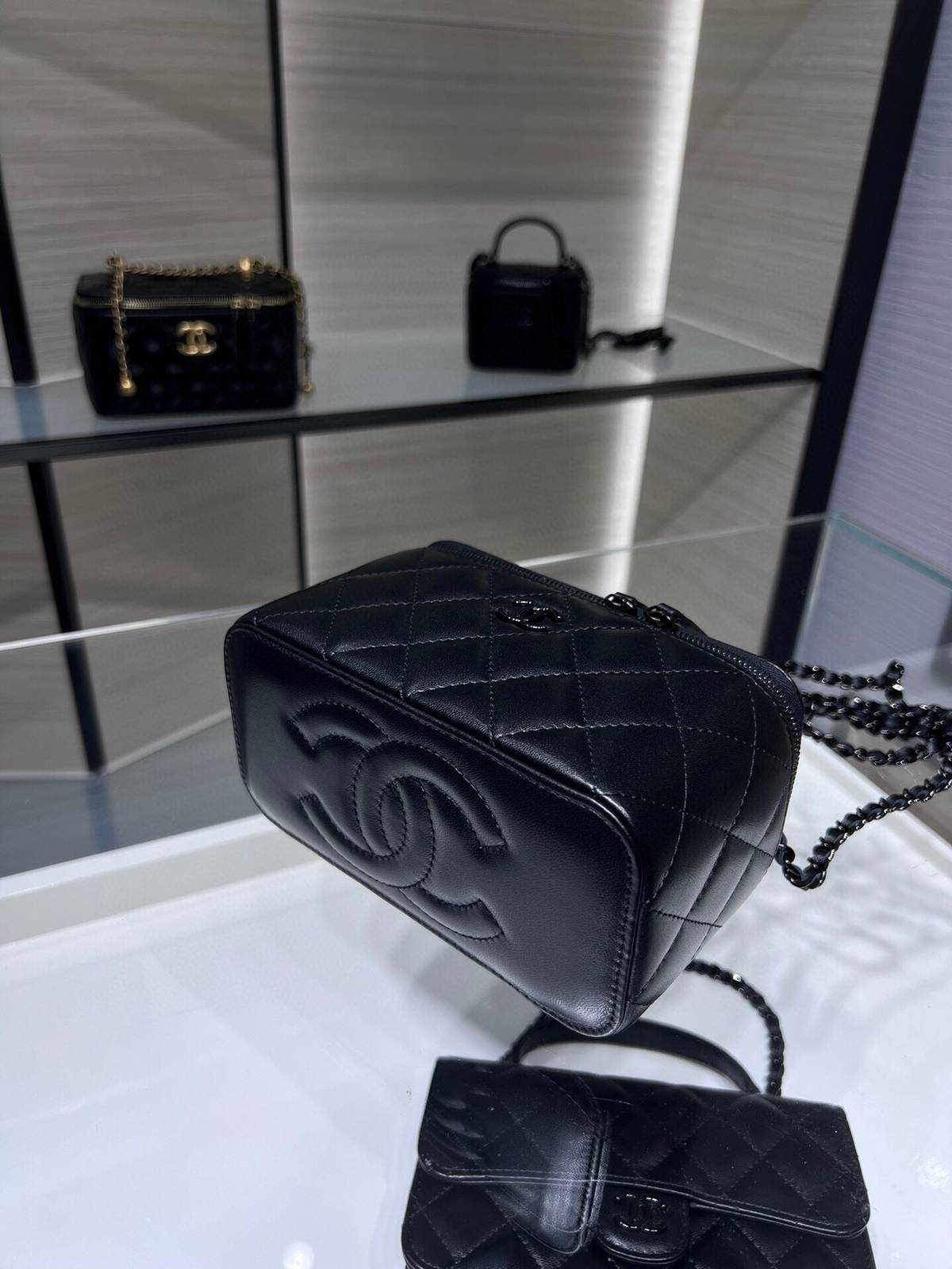 シャネル CHANEL マトラッセ ラムスキン バニティバッグ ブラック金具 ミラー付き レディース - 画像 7