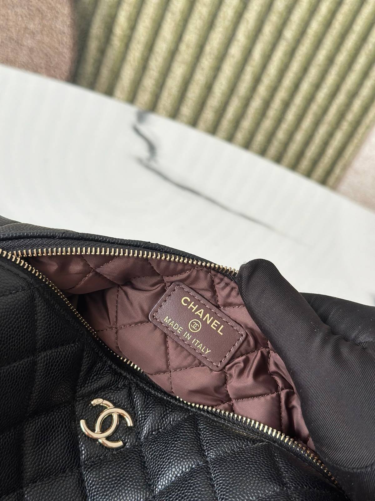 シャネル CHANEL マトラッセ キャビアスキン バニティバッグ ファスナー開閉 ゴールド金具 レディース ブラック - 画像 3