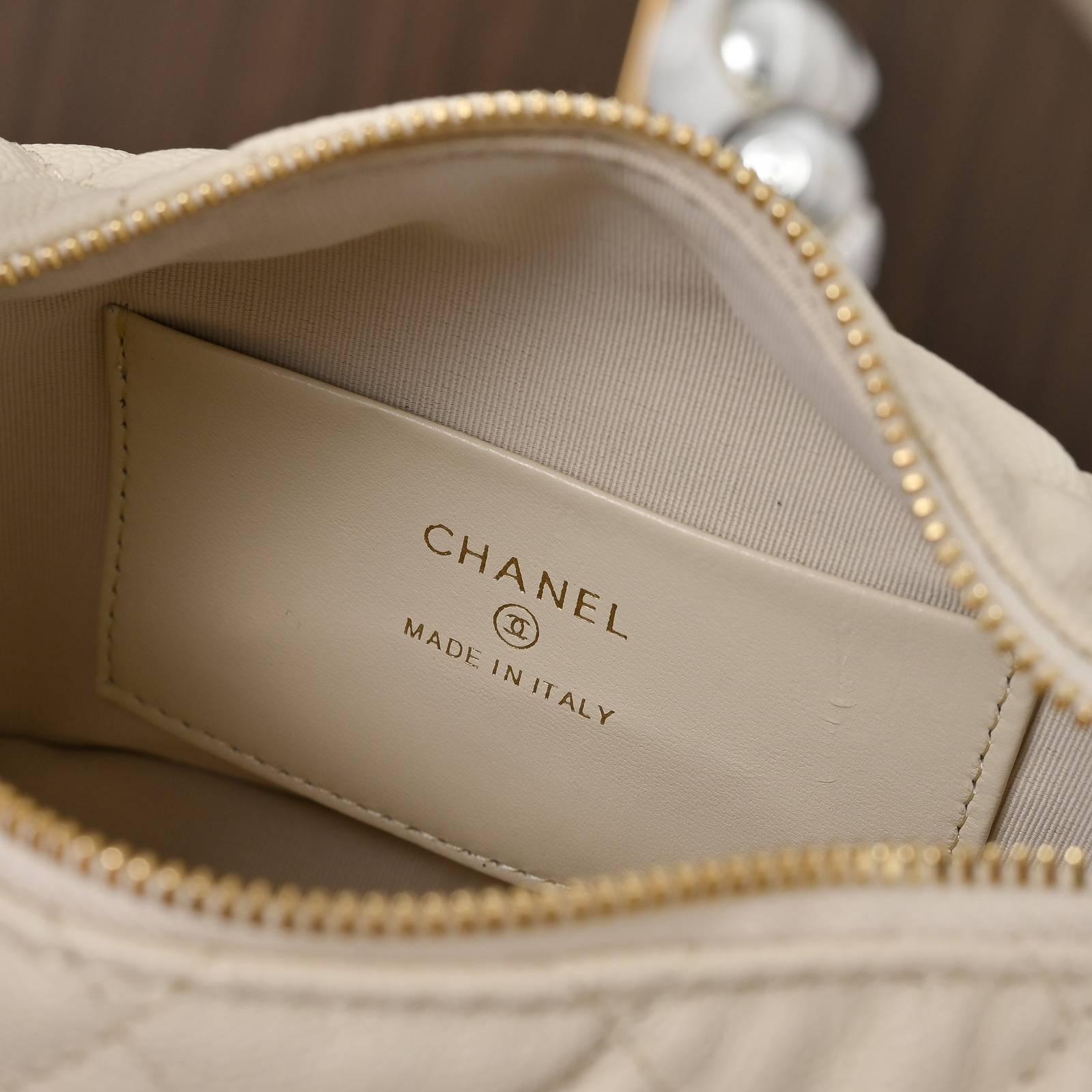 シャネル CHANEL マトラッセ キャビアスキン チェーンショルダーバッグ ゴールド金具 レディース ホワイト - 画像 2