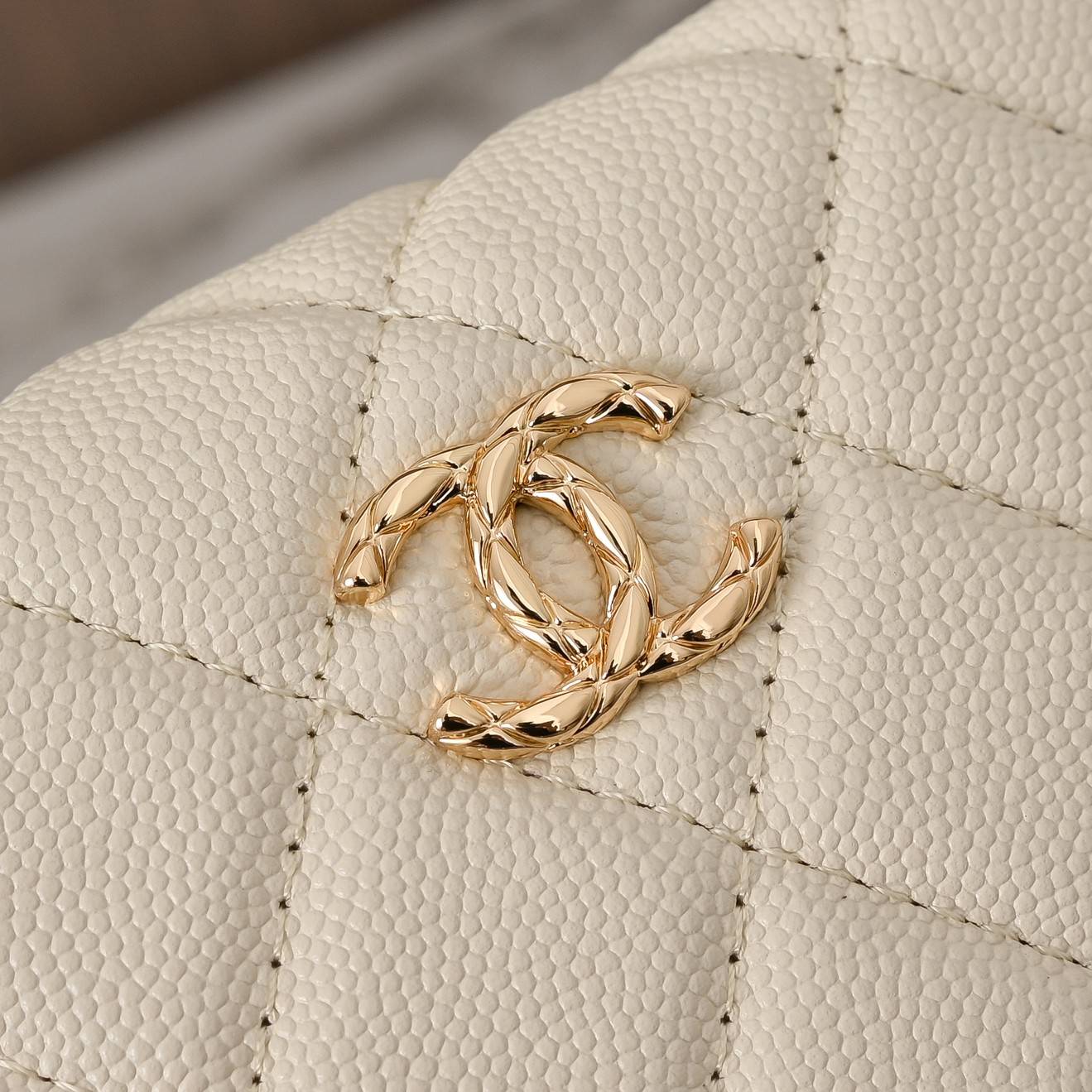 シャネル CHANEL マトラッセ キャビアスキン チェーンショルダーバッグ ゴールド金具 レディース ホワイト - 画像 6