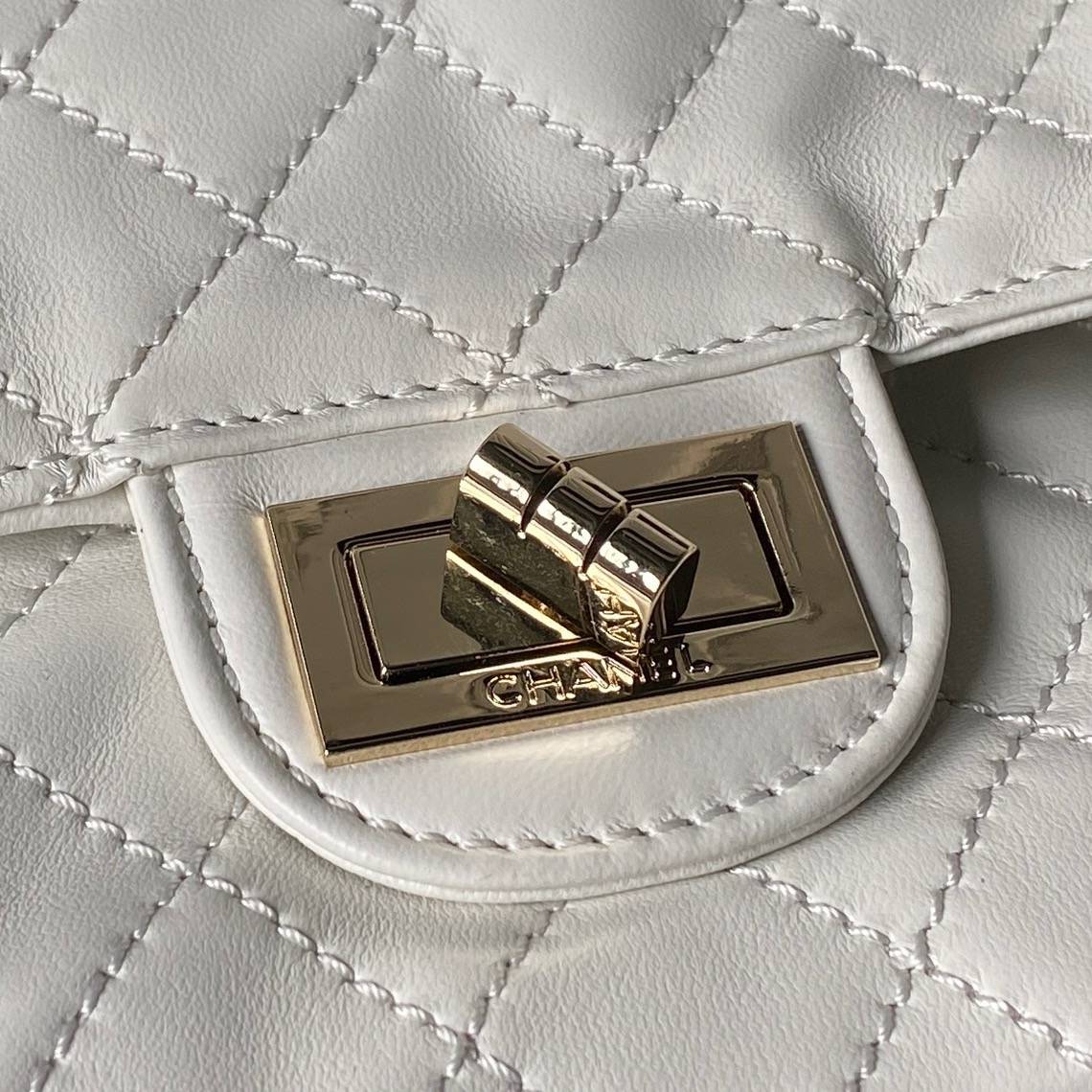 シャネル CHANEL 2 55 クラシック マトラッセ キャビアスキン フラップバッグ ブラック ホワイト レッド ゴ - 画像 17