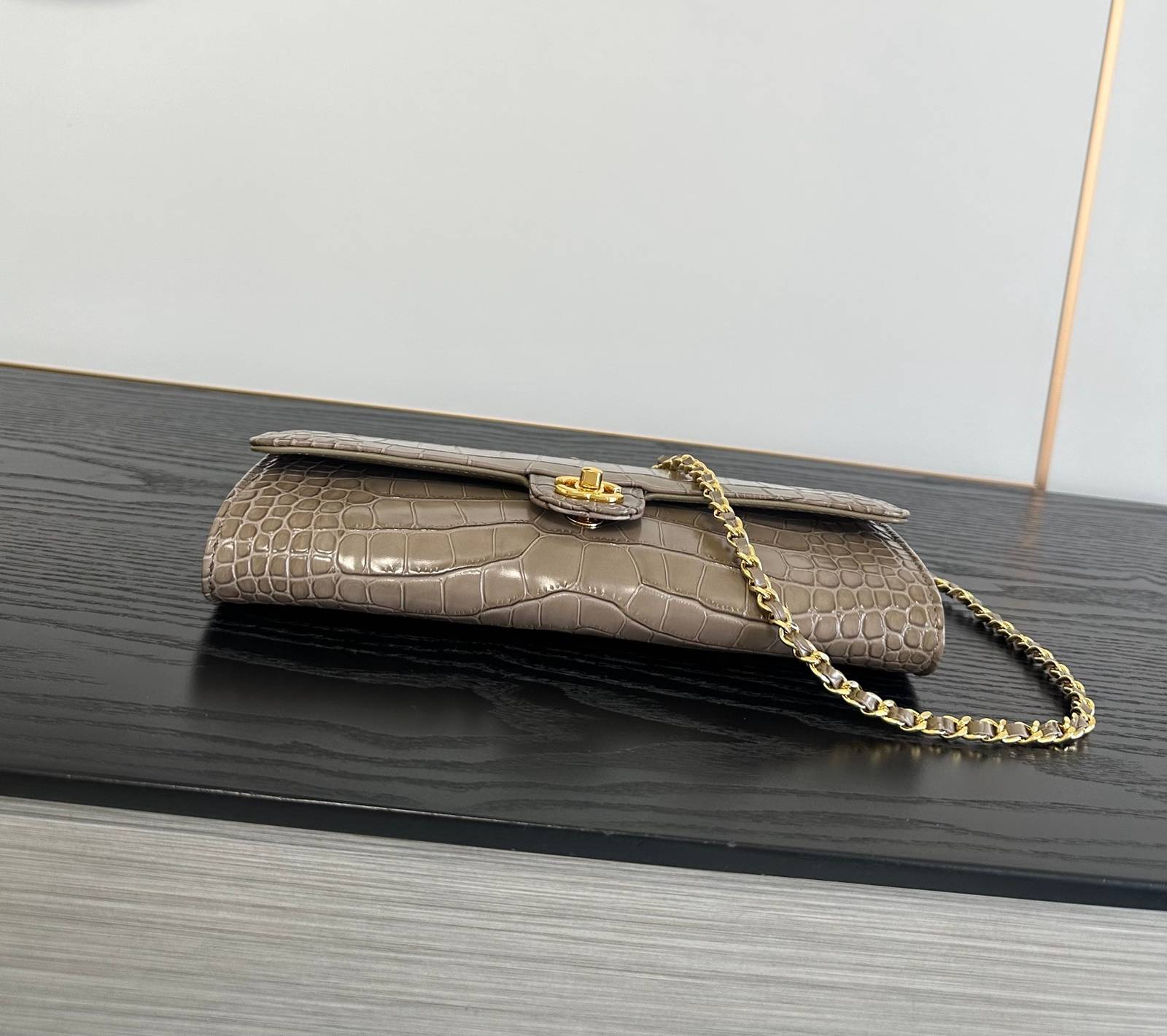 シャネル CHANEL マトラッセ キャビアスキン チェーンショルダーバッグ ブラック ゴールド金具 レディース - 画像 16