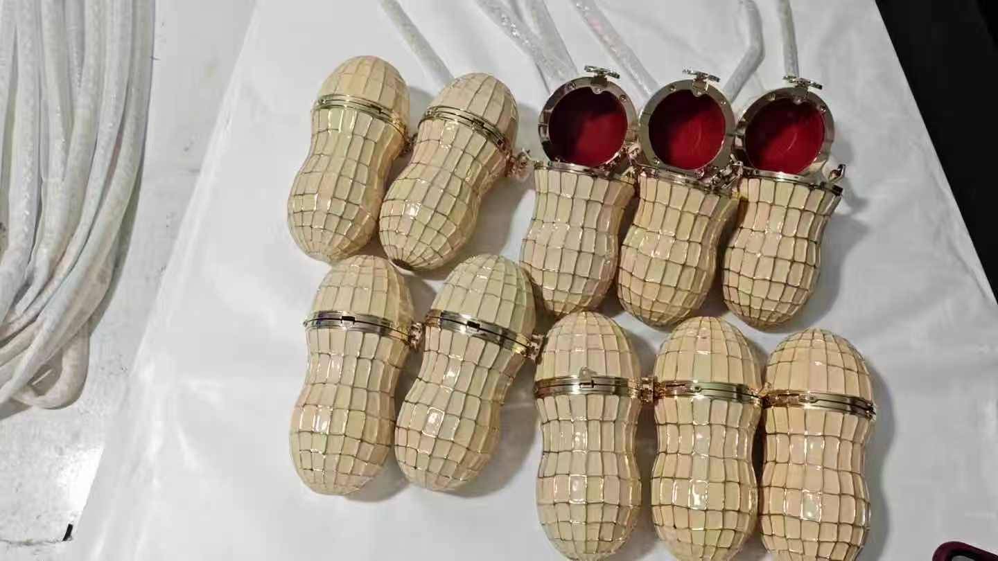 シャネル 1366 マトラッセ キャビアスキン チェーンショルダーバッグ ホワイト ゴールド金具 - 画像 2