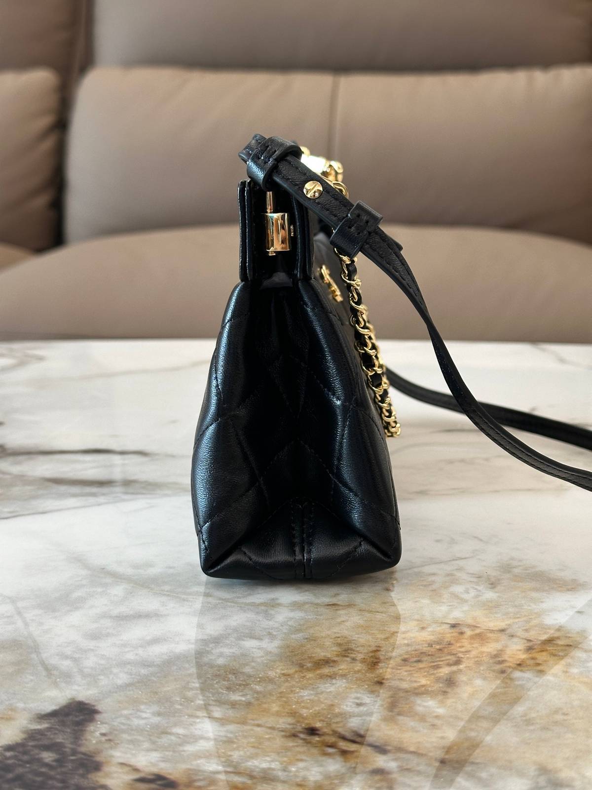 シャネル CHANEL マトラッセ キャビアスキン チェーンショルダーバッグ ゴールド金具 ブラック レディース - 画像 9