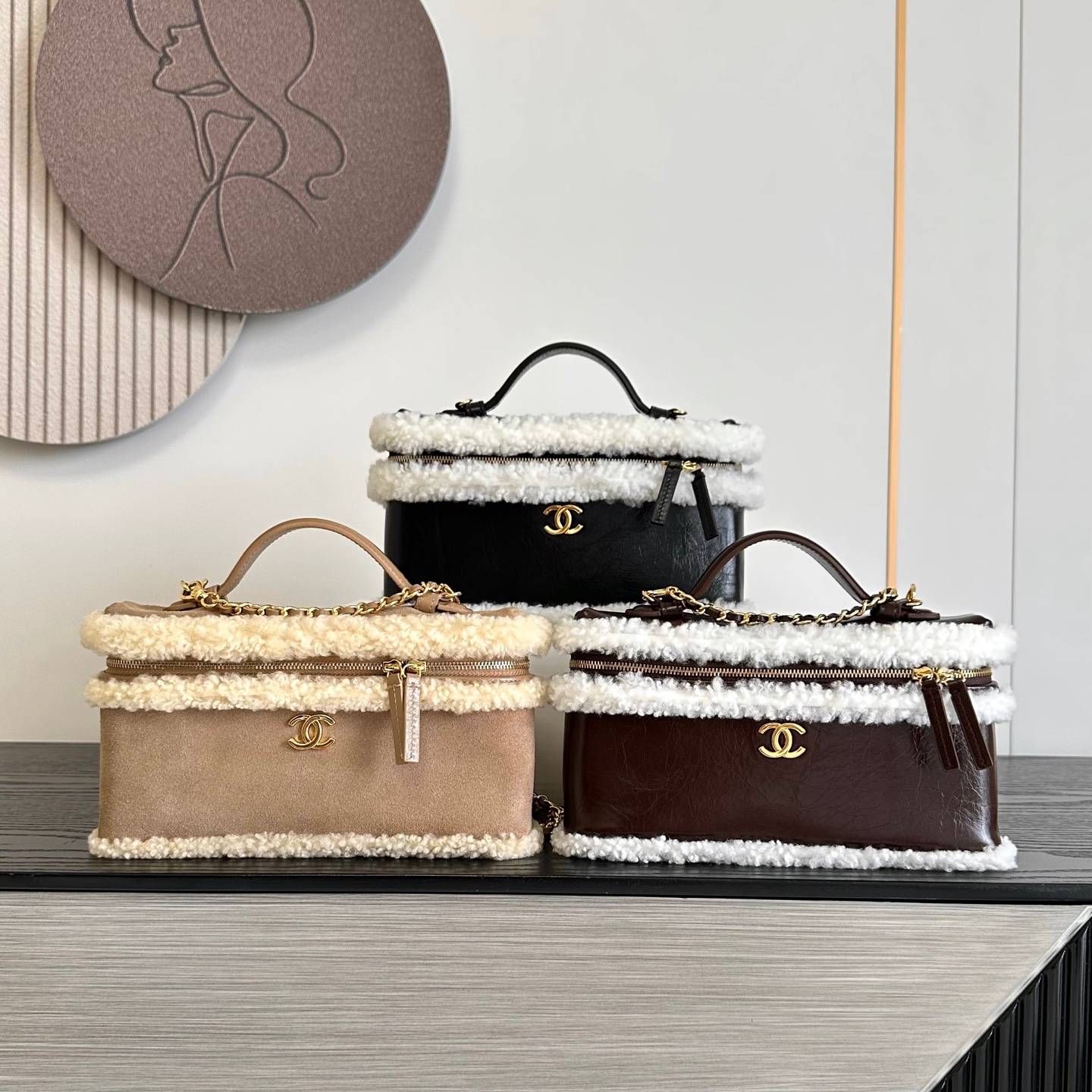 シャネル CHANEL マトラッセ ラムスキン バニティバッグ ファスナー開閉 ゴールド金具 ホワイトファー レディース