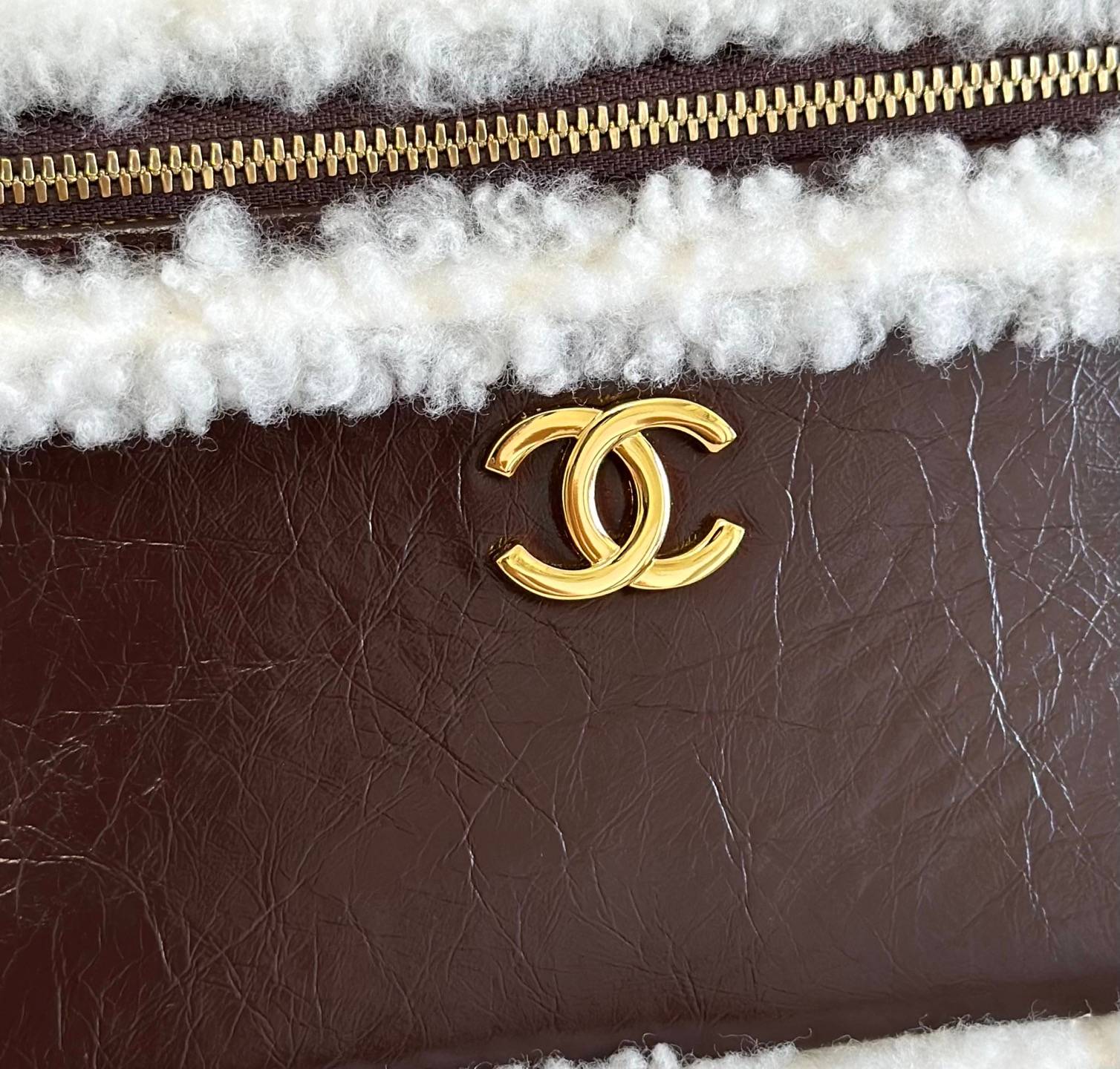 シャネル CHANEL マトラッセ ラムスキン バニティバッグ ファスナー開閉 ゴールド金具 ホワイトファー レディース - 画像 14