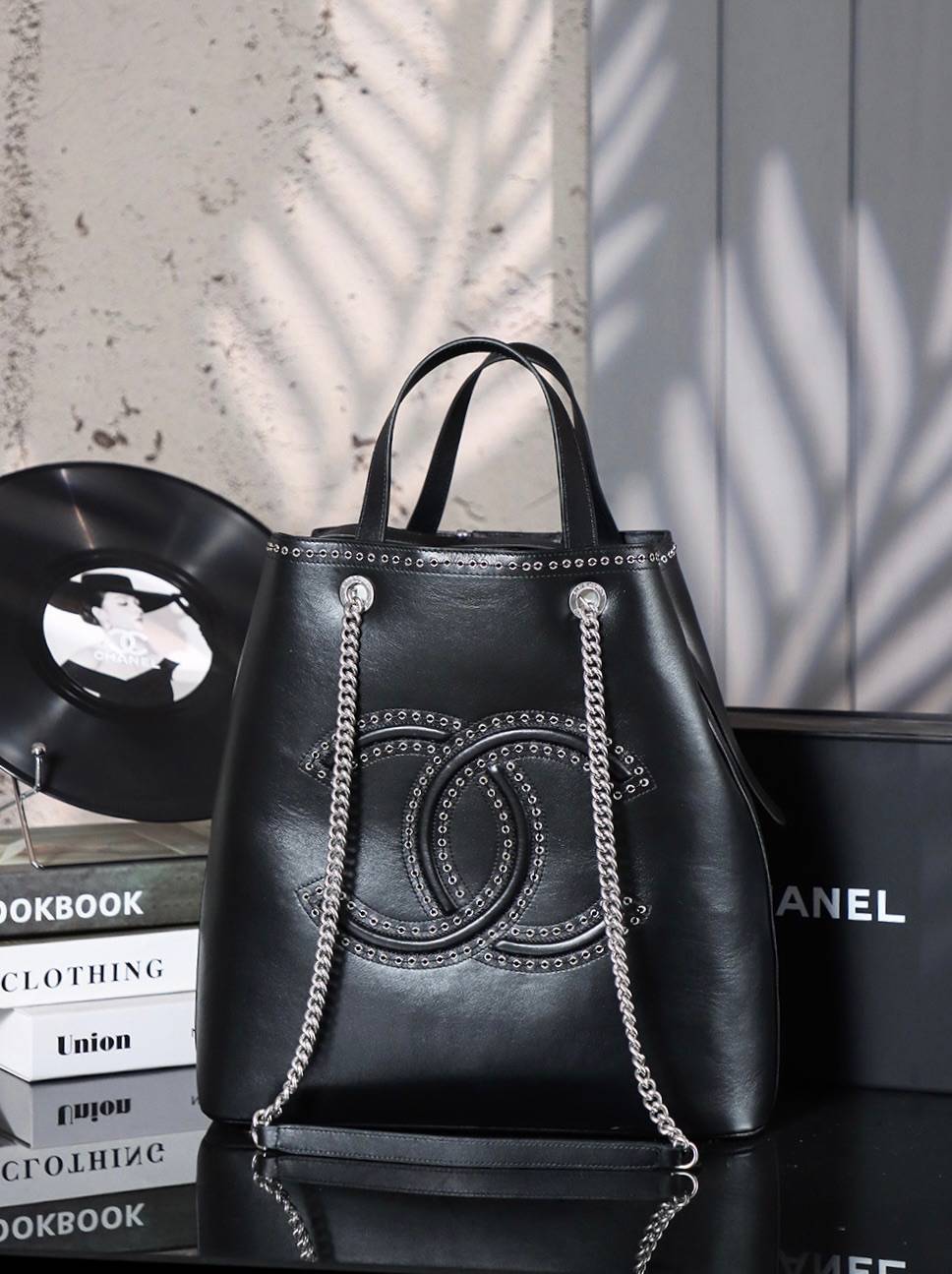CHANEL シャネル マトラッセ ブラック キャビアスキン チェーンショルダーバッグ レディース ブラック金具