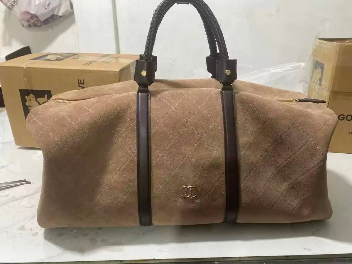 シャネル 2641 マトラッセ プレミアム バニティバッグ キャビアスキン ゴールド金具 レディース