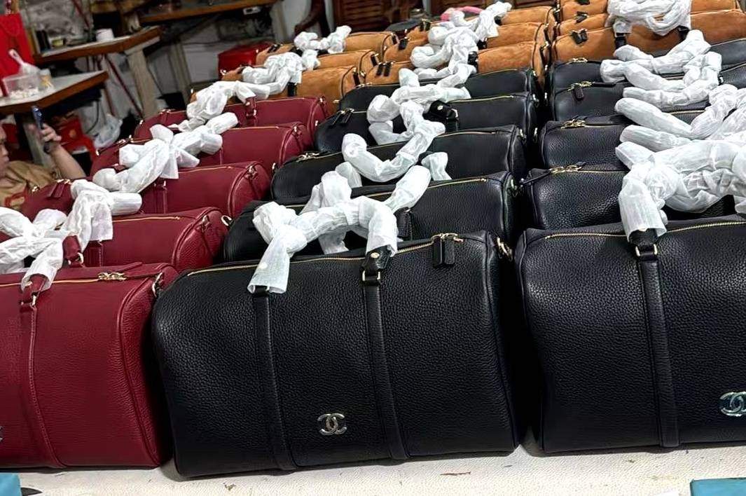 シャネル CHANEL ボーイシャネル ラムスキン チェーンショルダーバッグ ゴールド金具 ブラック レッド ホワイト