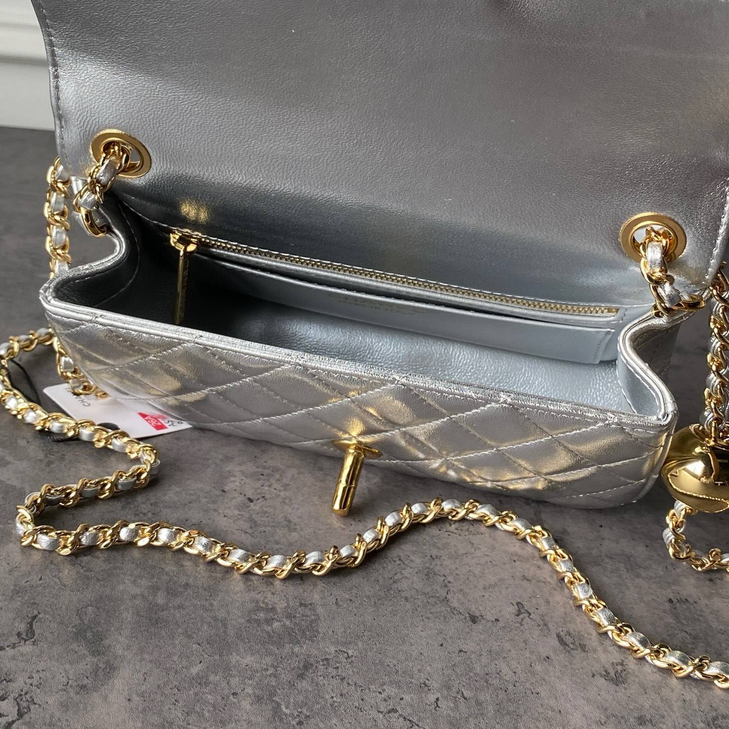 シャネル CHANEL マトラッセ ミニフラップバッグ キャビアスキン ボール付きチェーンショルダー レディース ブラッ - 画像 3