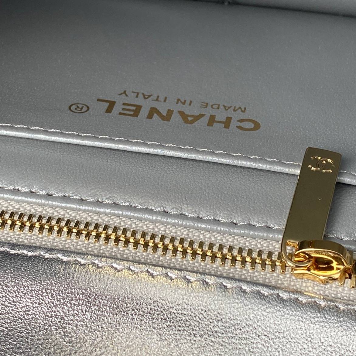 シャネル CHANEL マトラッセ ミニフラップバッグ キャビアスキン ゴールド金具 レザー編み込みチェーン ブラック - 画像 2