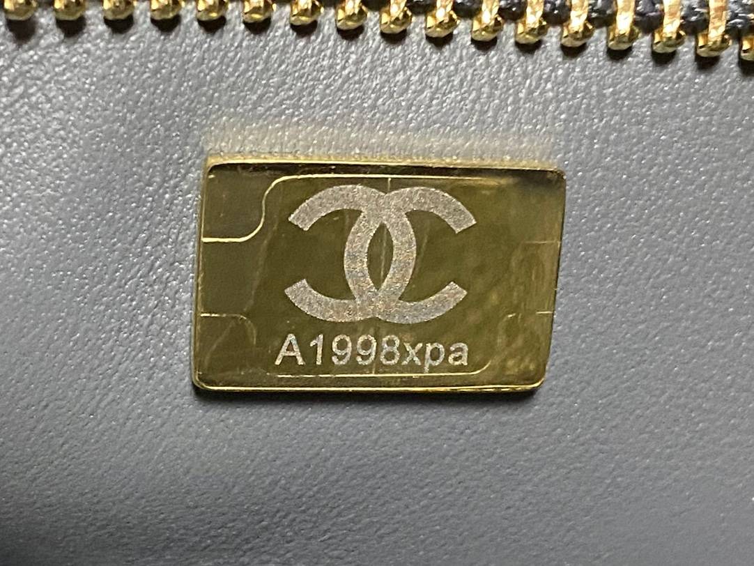 CHANEL シャネル マトラッセ チェーンショルダーバッグ キャビアスキン ゴールド金具 ブラック レディース - 画像 2