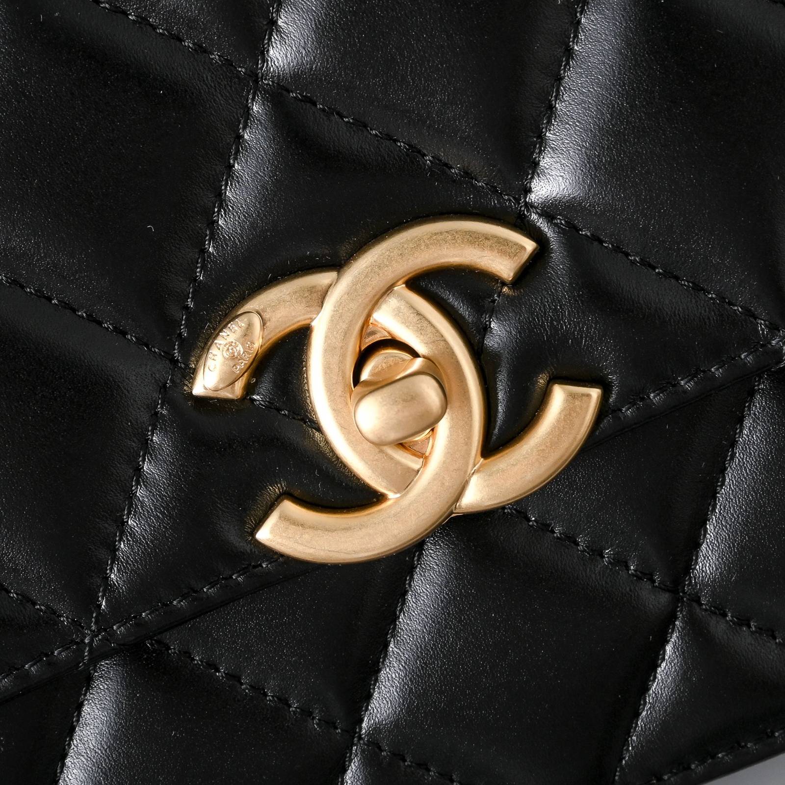 シャネル AS2649 マトラッセ チェーンショルダーバッグ キャビアスキン ブラック ゴールド金具 レディース - 画像 6