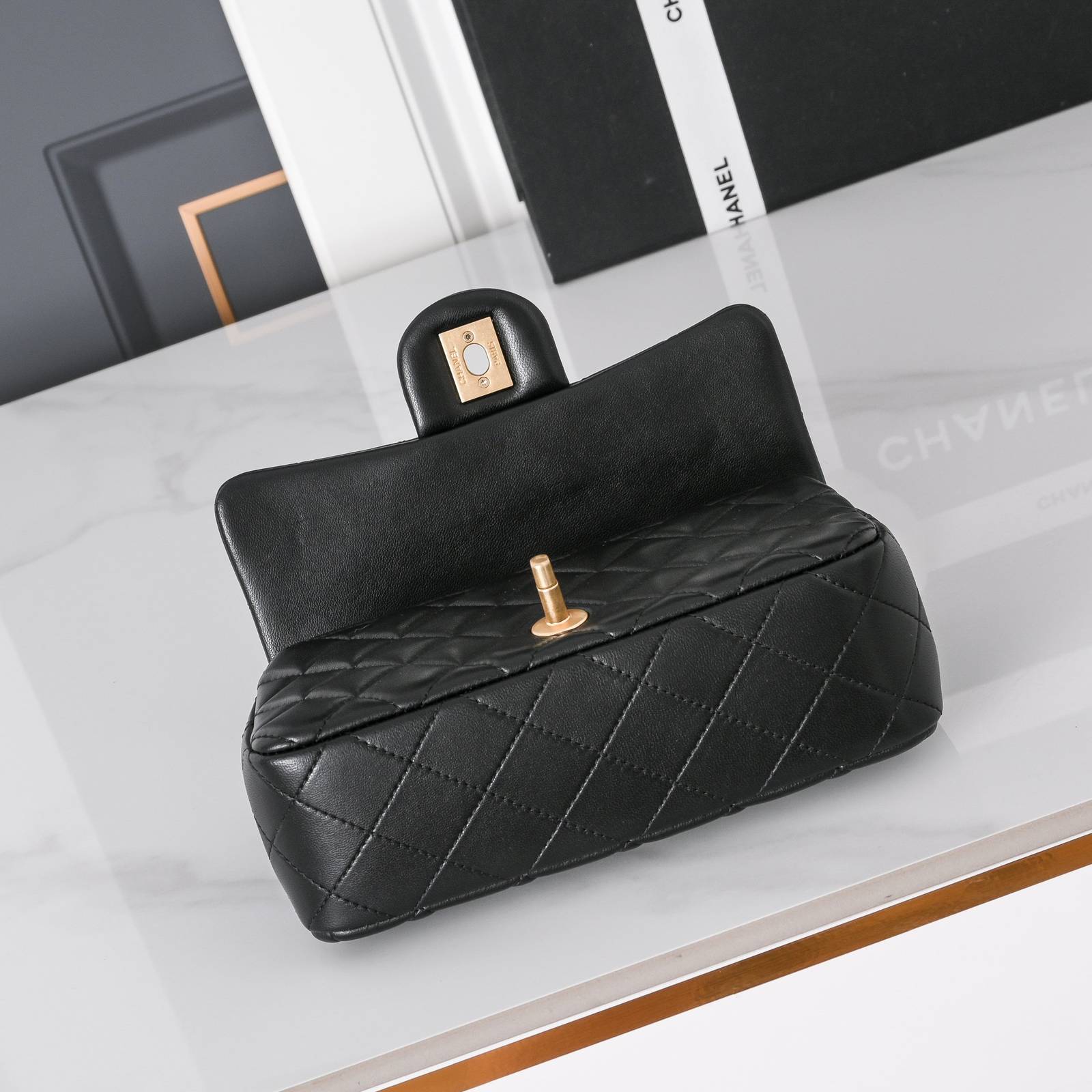 シャネル CHANEL マトラッセ ラムスキン チェーンショルダーバッグ フラップバッグ ゴールド金具 ターンロック レ - 画像 16