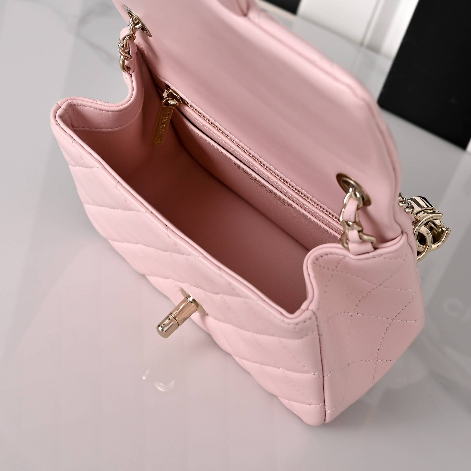 シャネル CHANEL マトラッセ ラムスキン チェーンショルダーバッグ フラップバッグ ゴールド金具 ターンロック レ - 画像 4