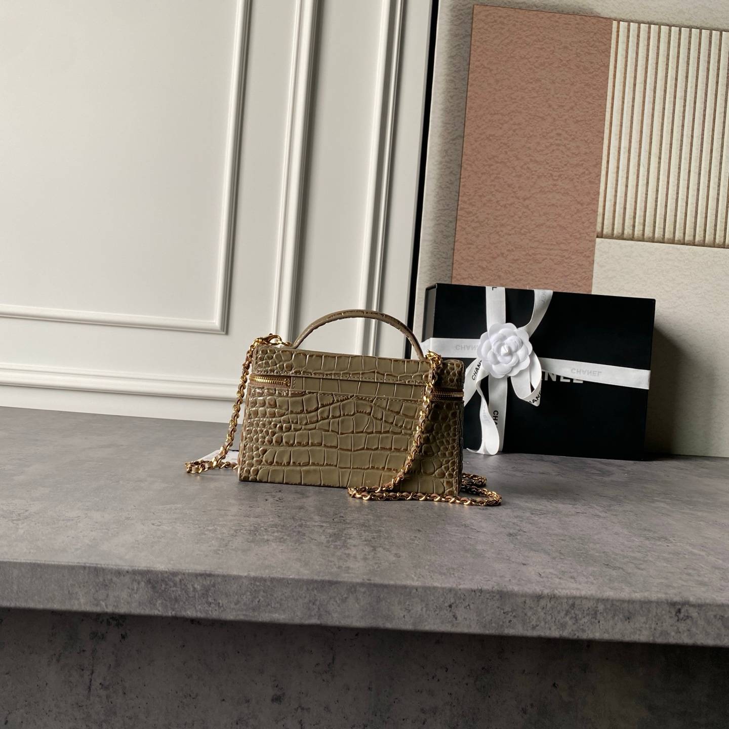 シャネル CHANEL マトラッセ バニティバッグ キャビアスキン ゴールド金具 レザー編み込みチェーン ファスナー開閉 - 画像 9
