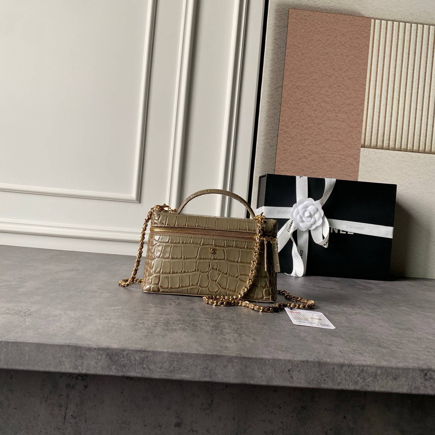 シャネル CHANEL マトラッセ バニティバッグ キャビアスキン ゴールド金具 レザー編み込みチェーン ファスナー開閉 - 画像 10