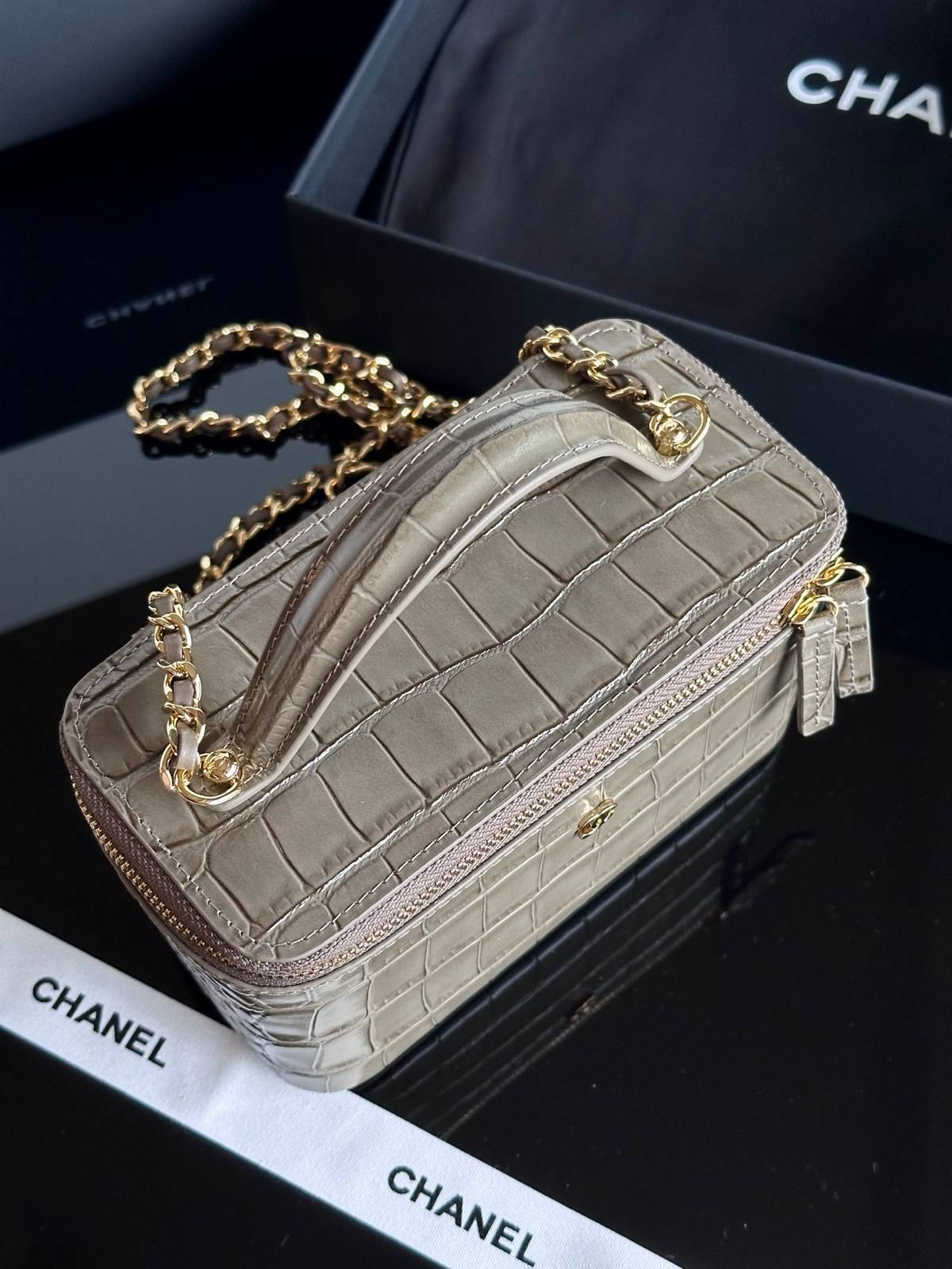 シャネル 5387 キャビアスキン パテントレザー バニティバッグ ゴールド金具 ターンロック レディース - 画像 2