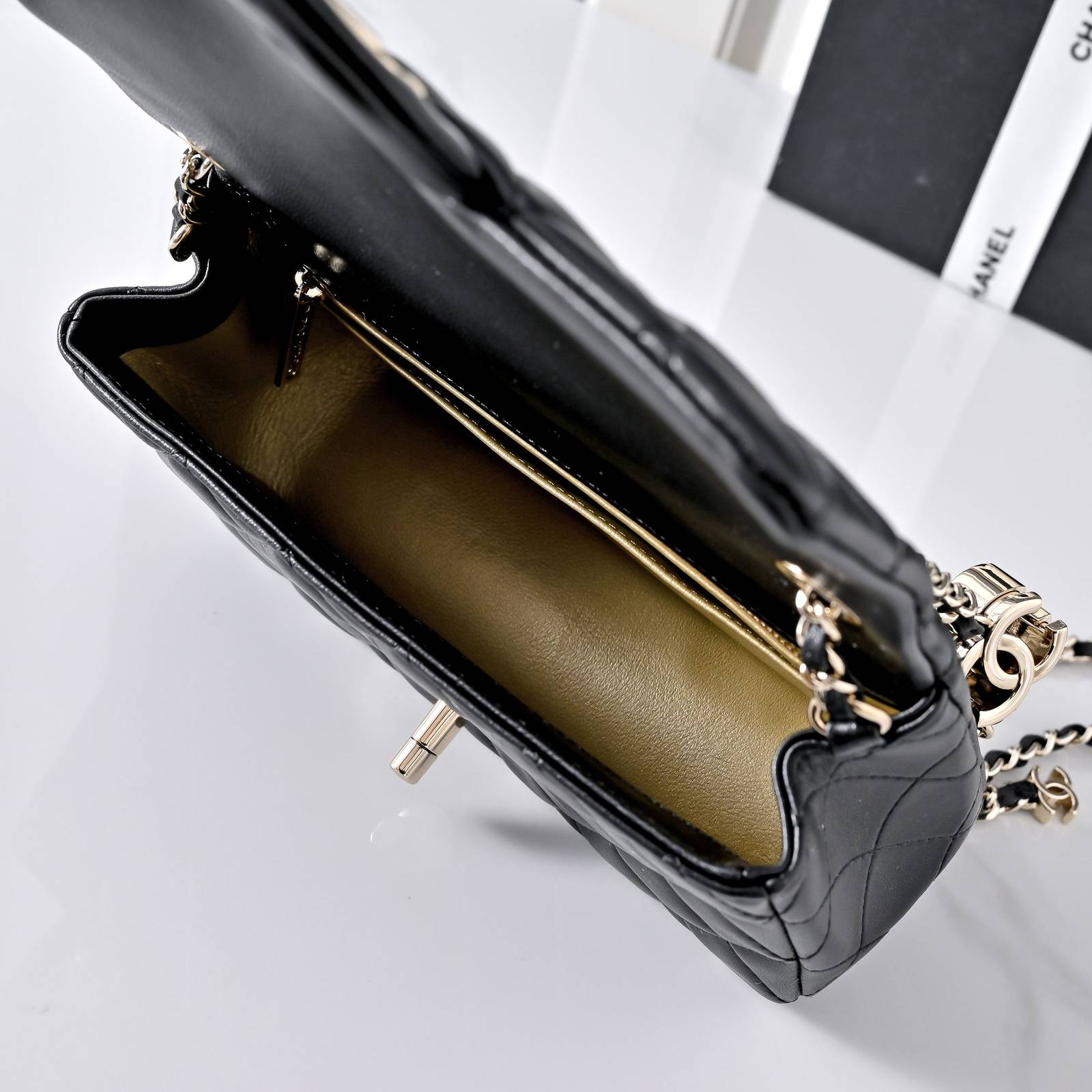 シャネル CHANEL マトラッセ ラムスキン チェーンショルダーバッグ ゴールド金具 レディース - 画像 4