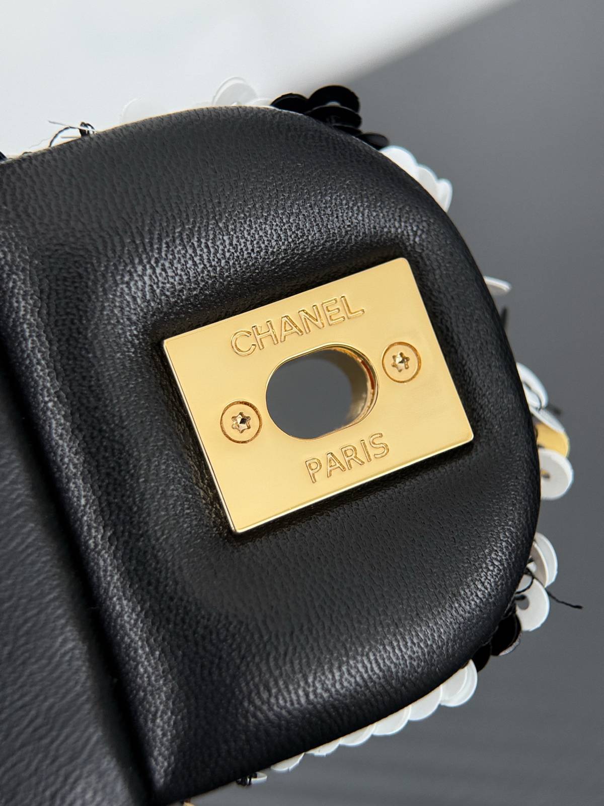 シャネル CHANEL マトラッセ デカマトラッセ キャビアスキン チェーンショルダーバッグ ブラック 金具 レディース - 画像 5