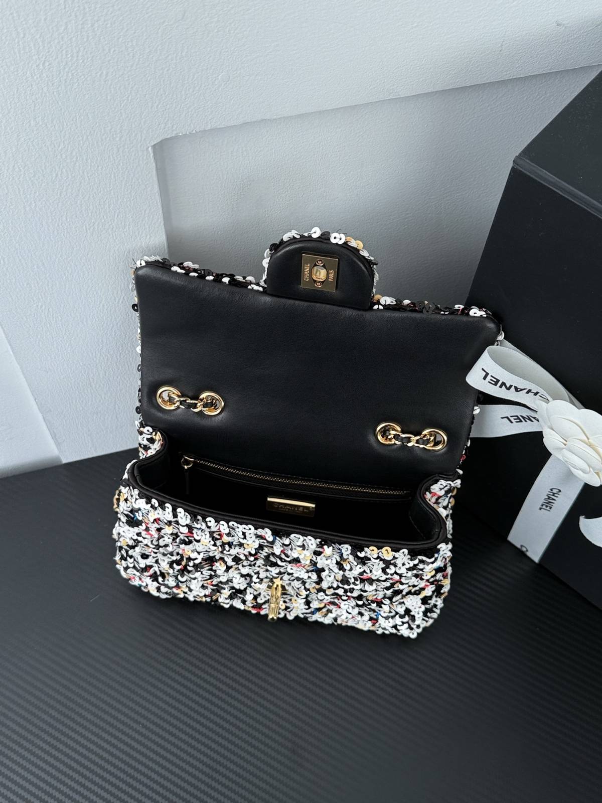 シャネル CHANEL マトラッセ デカマトラッセ キャビアスキン チェーンショルダーバッグ ブラック 金具 レディース - 画像 6