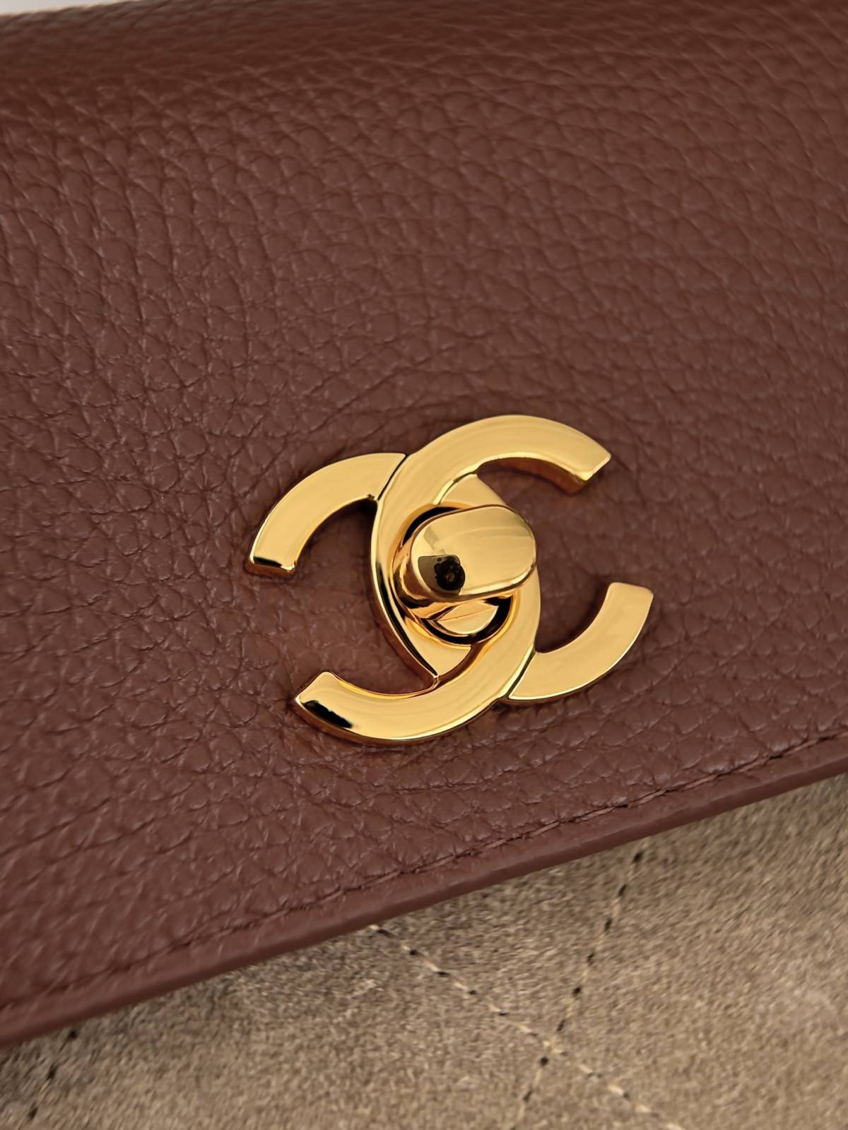 シャネル CHANEL 26A マトラッセ レザー編み込みチェーン フラップバッグ ブラック ベージュ ゴールド金具 - 画像 5