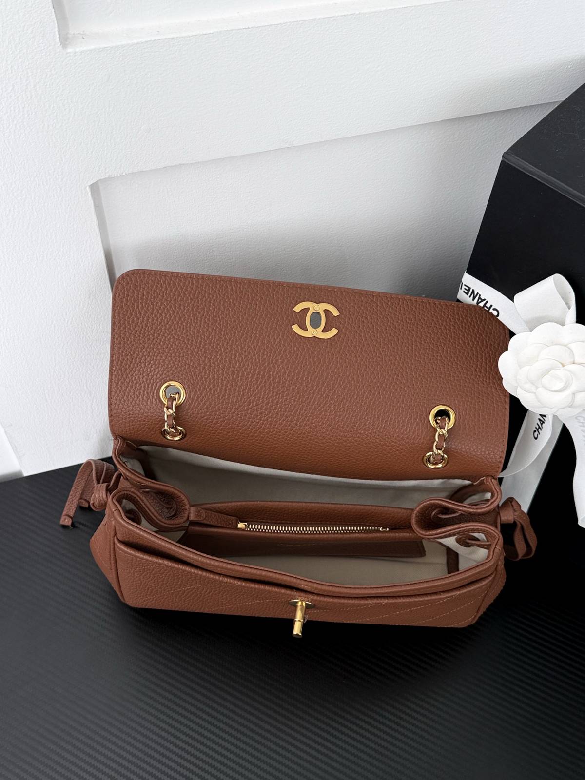 シャネル CHANEL 26A マトラッセ レザー編み込みチェーン フラップバッグ ブラック ベージュ ゴールド金具 - 画像 14
