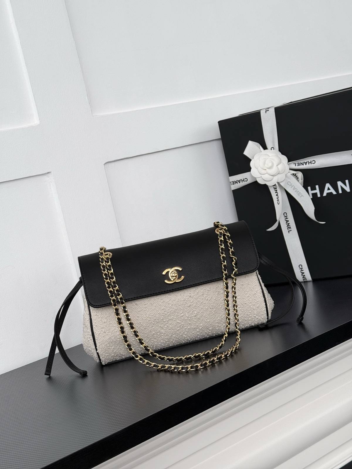 シャネル CHANEL マトラッセ チェーンショルダーバッグ ブラック ゴールド金具 レザー編み込みチェーン ワンピース - 画像 11