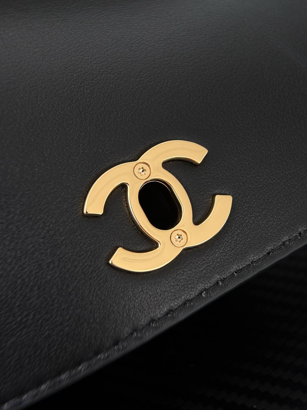 シャネル CHANEL マトラッセ チェーンショルダーバッグ ブラック ゴールド金具 レザー編み込みチェーン ワンピース - 画像 14