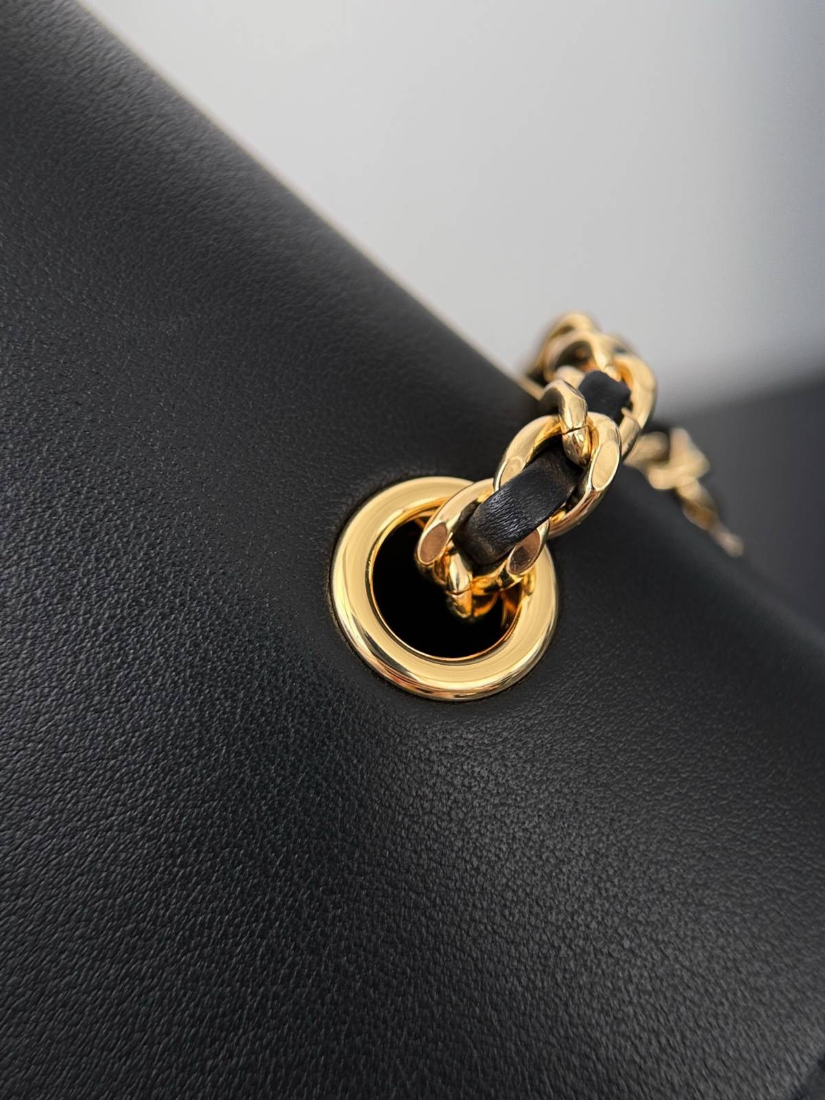 シャネル CHANEL マトラッセ チェーンショルダーバッグ ブラック ゴールド金具 レザー編み込みチェーン ワンピース - 画像 17